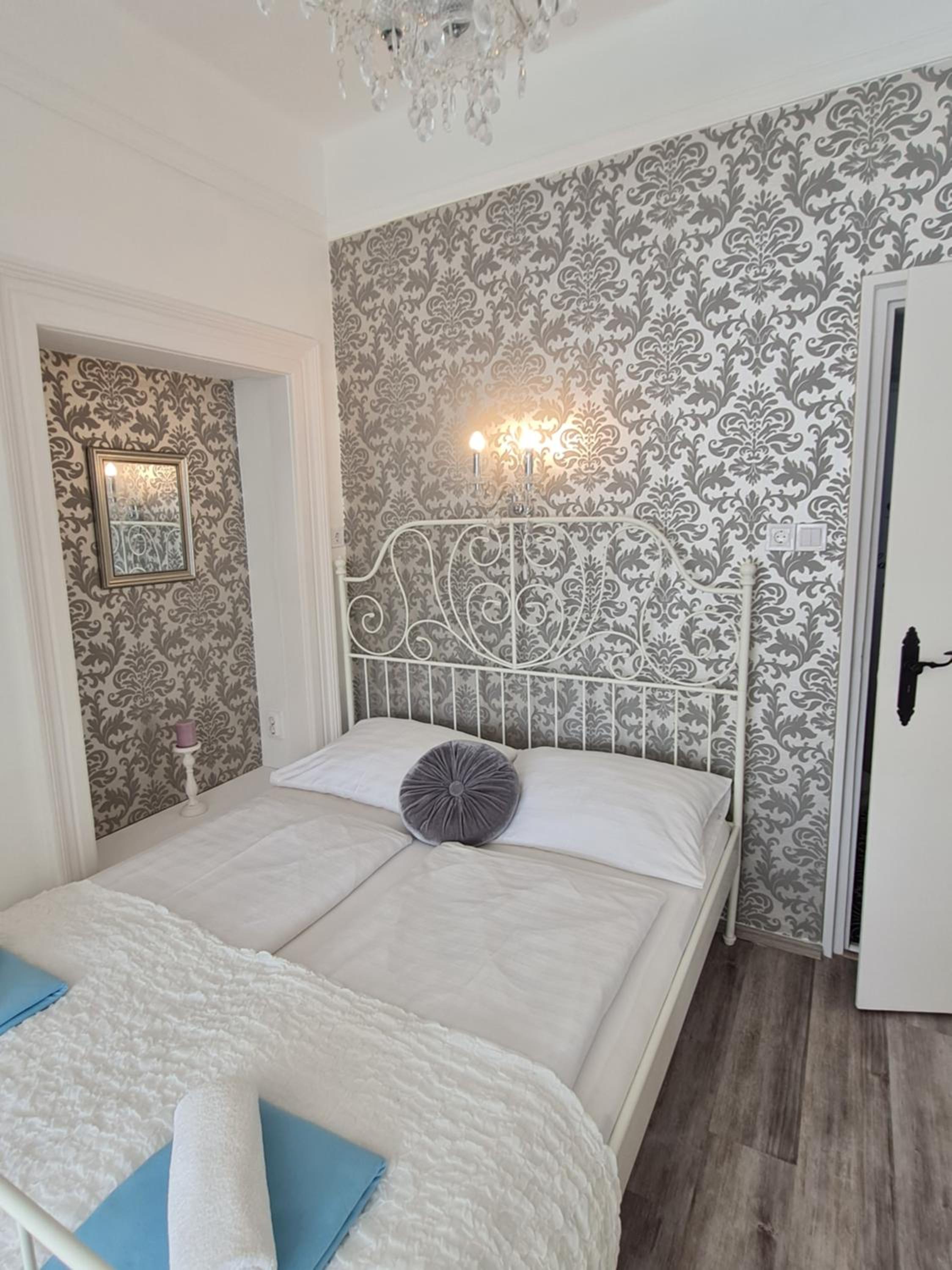 One-Bedroom Apartment (2 Adults) with Terrace - Photo 12