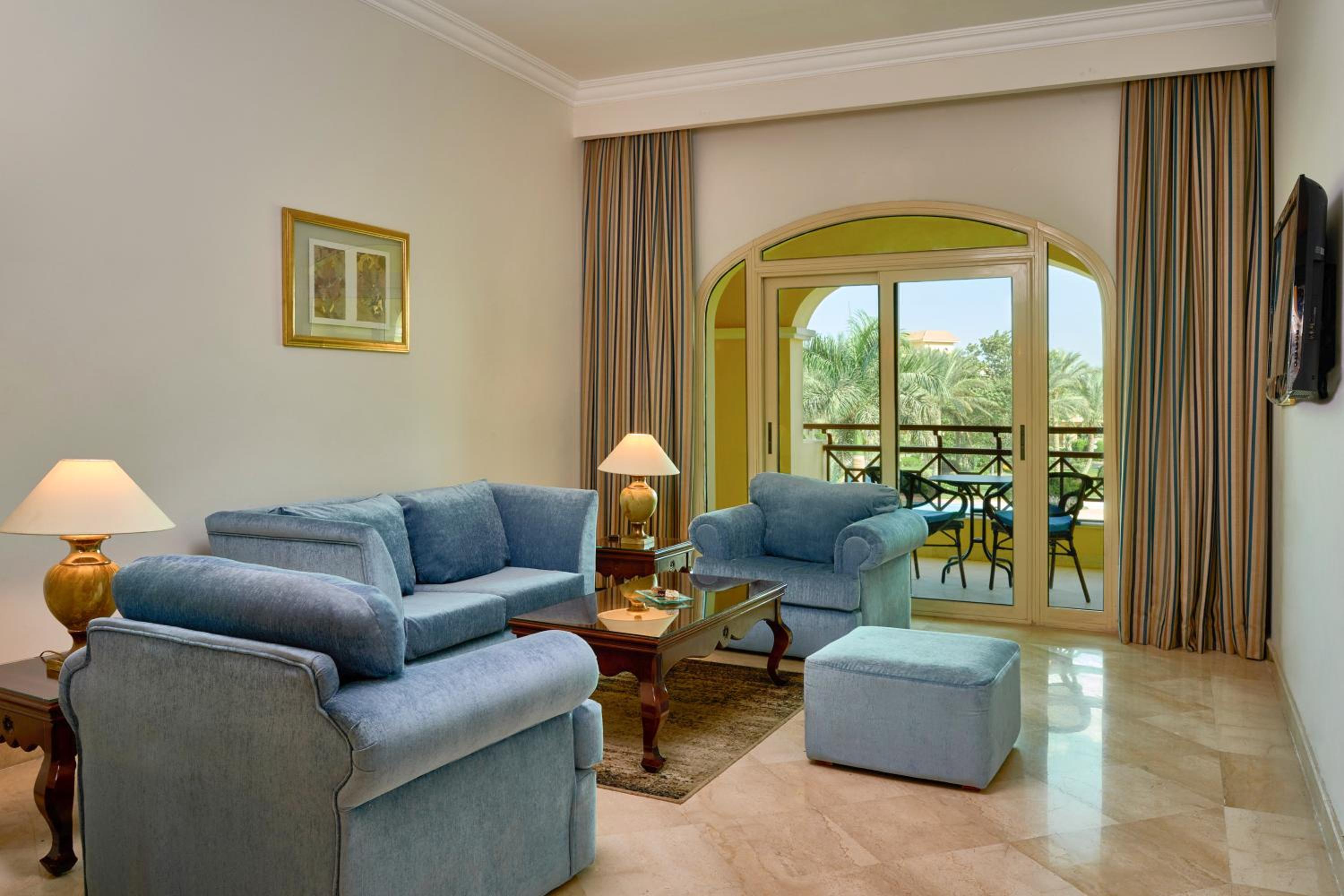 Junior Suite with Pool View thumbnail 5