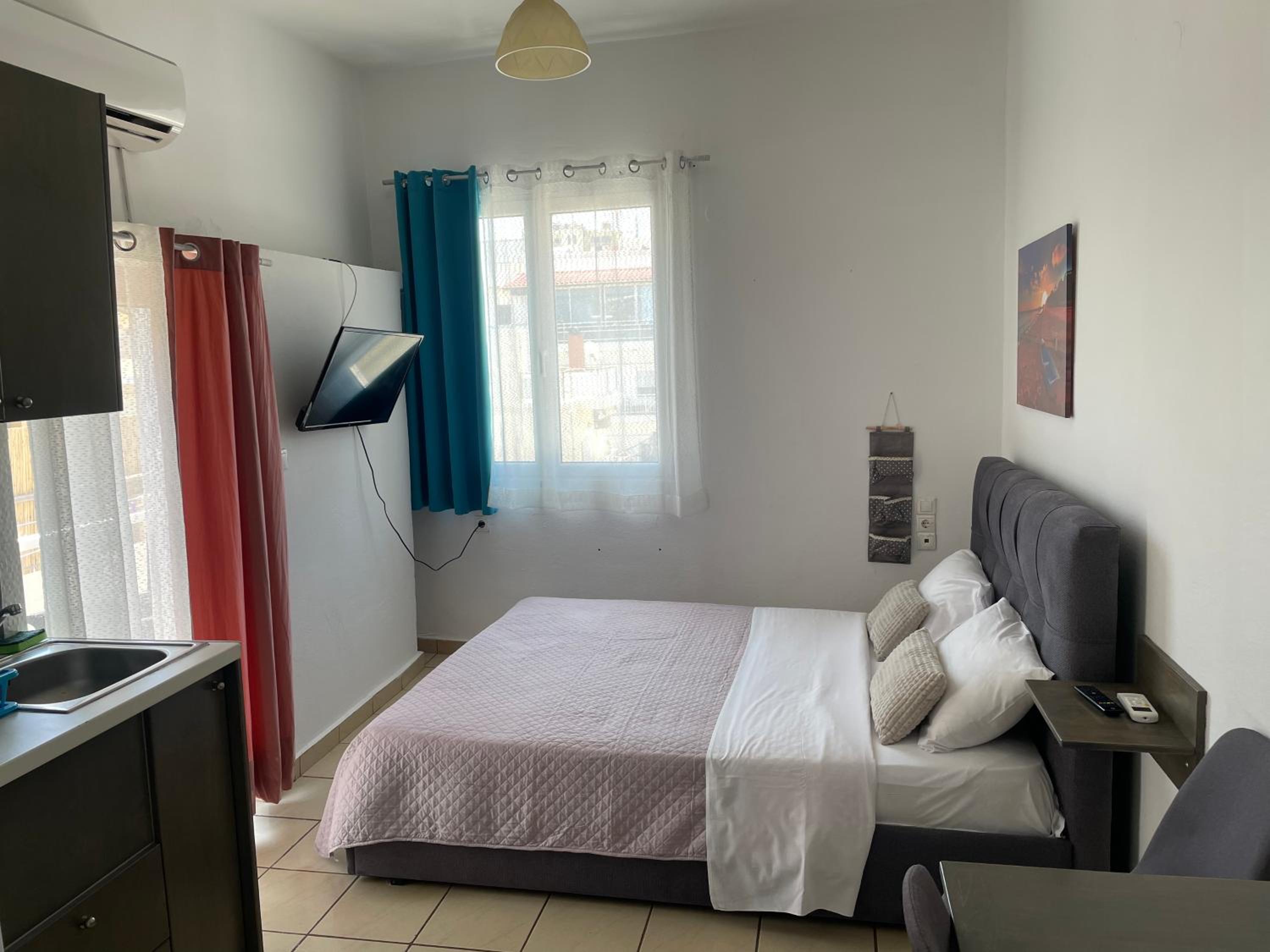 Deluxe Double Room with Side Sea View