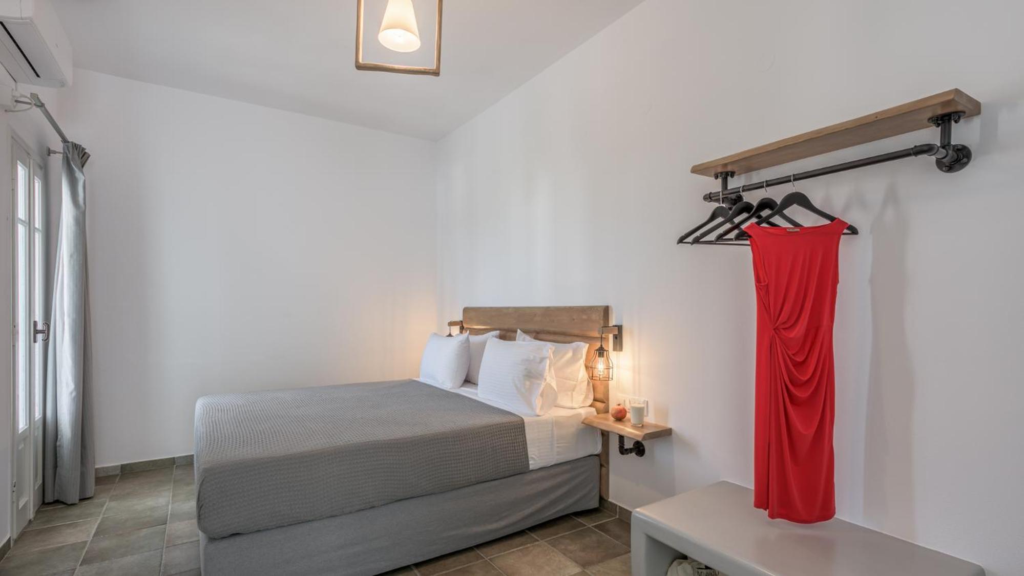 Queen Room with Sea View - Photo 5
