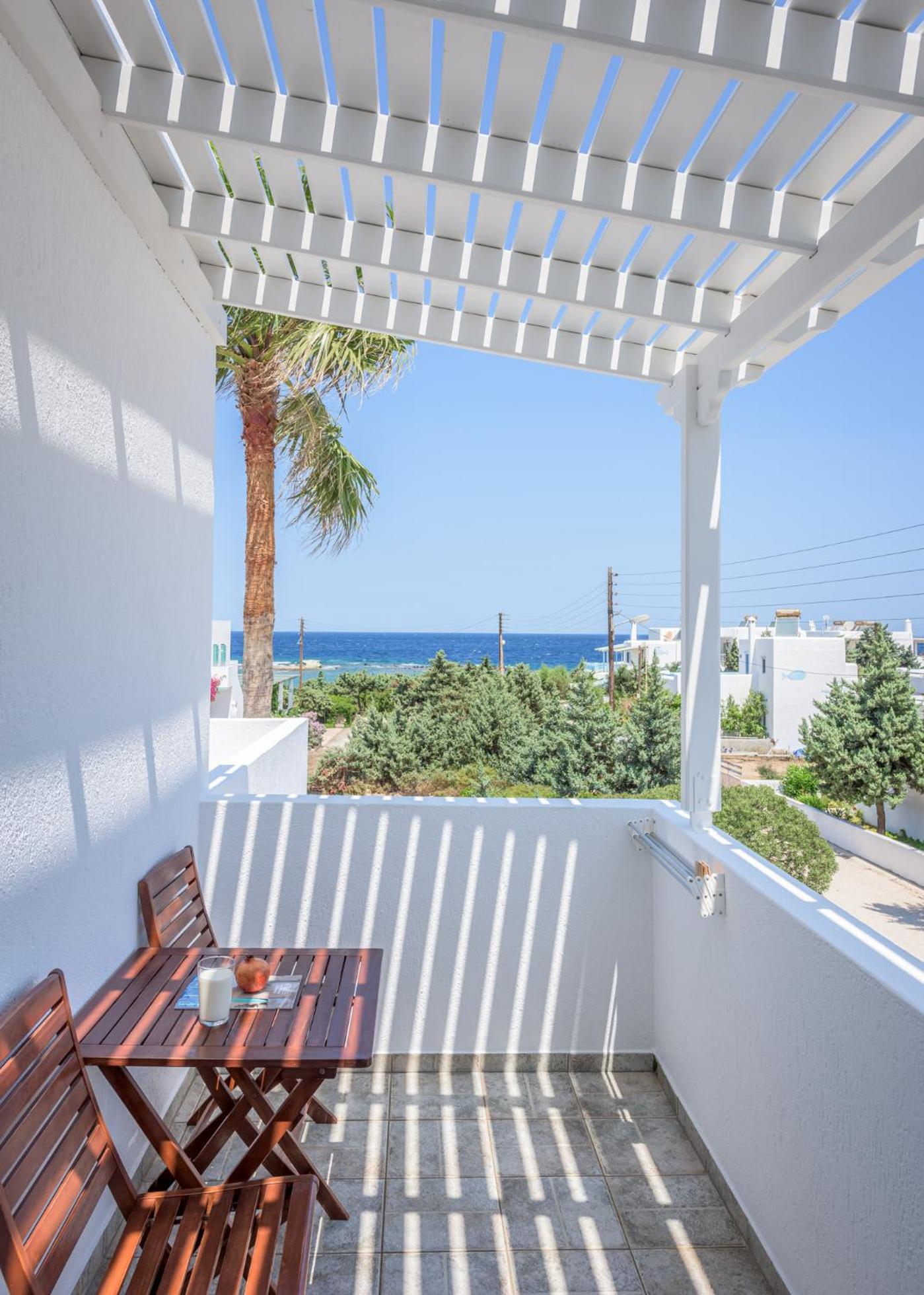 Queen Room with Sea View - Photo 6
