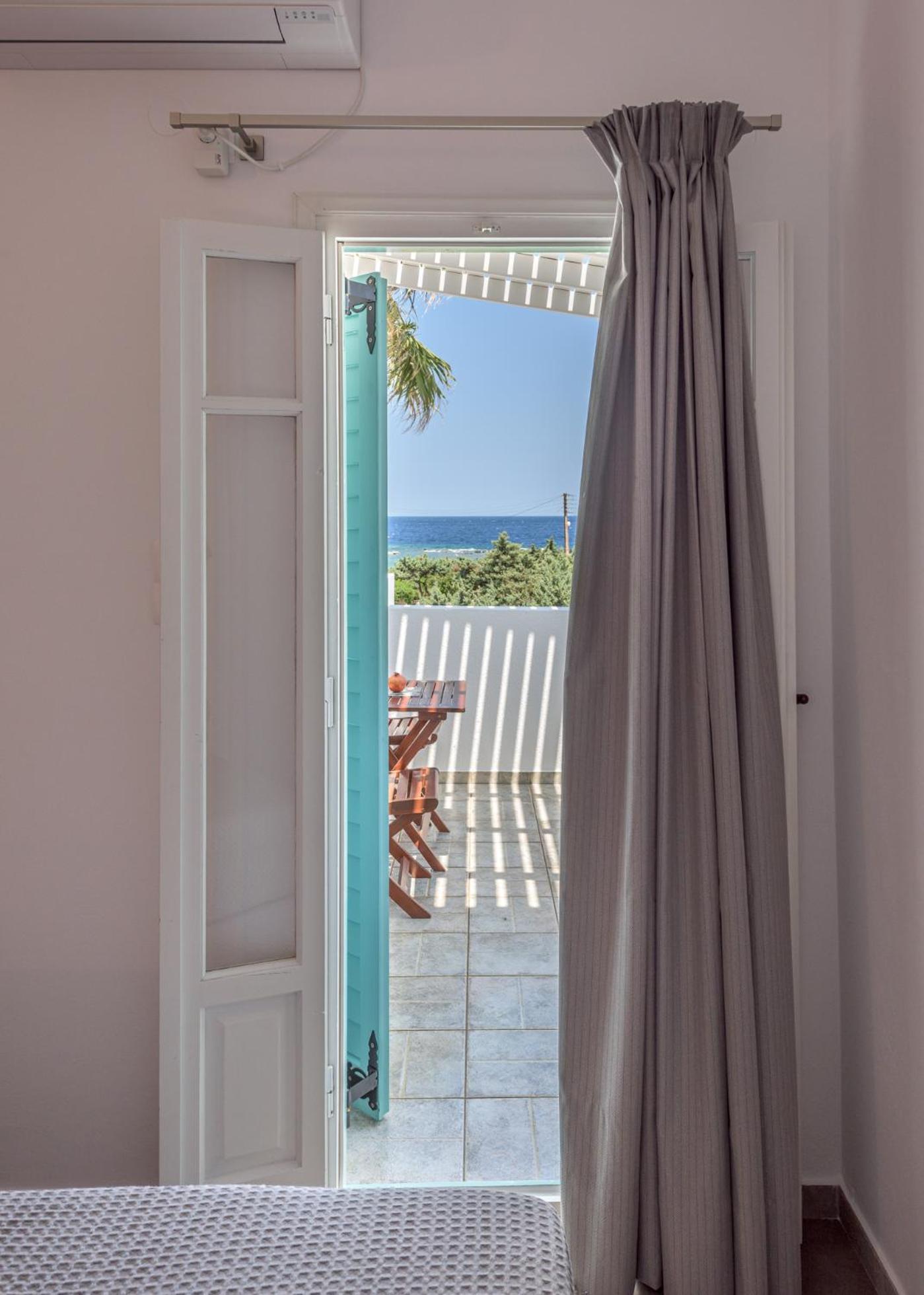 Queen Room with Sea View - Photo 7