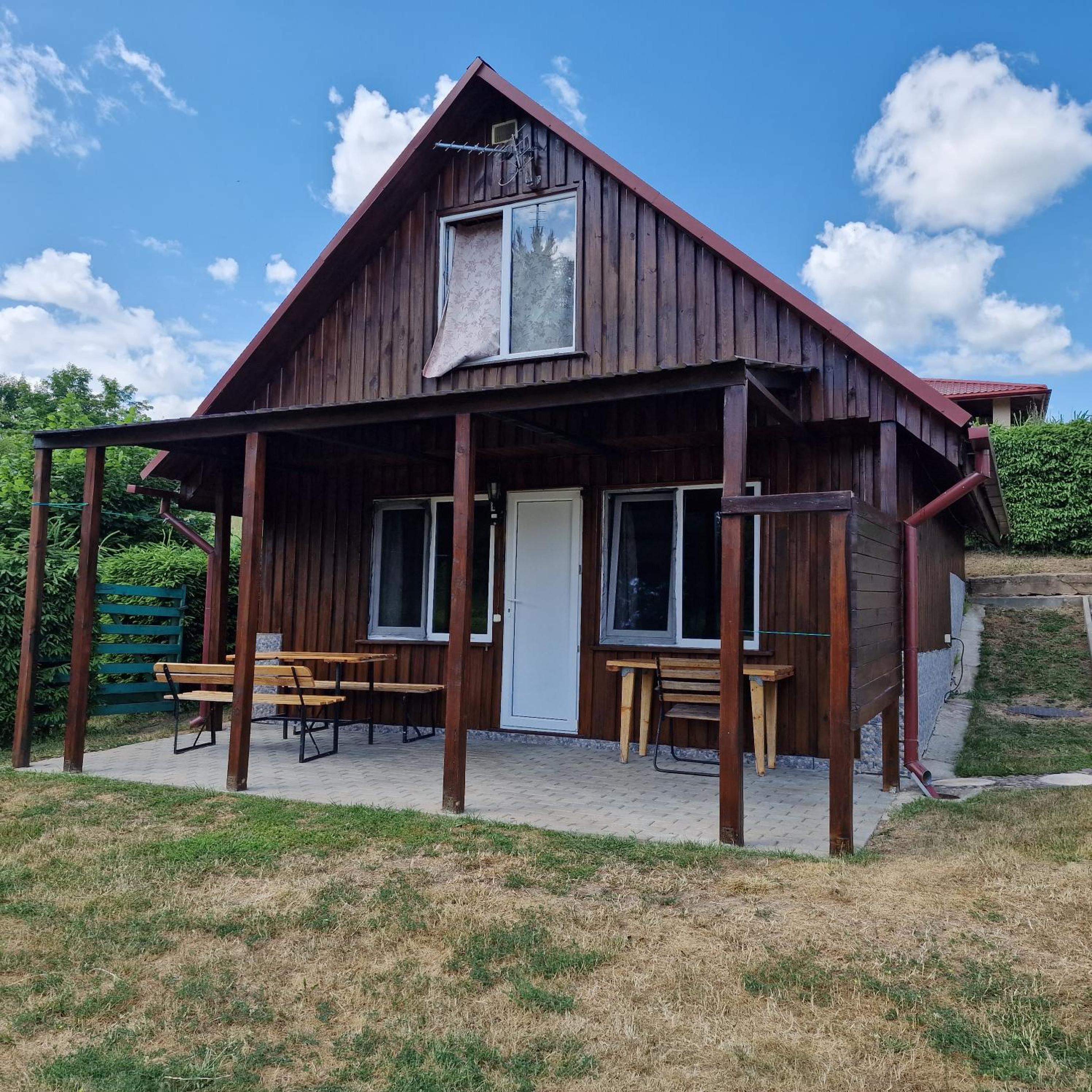 Chalet (6 Adults)