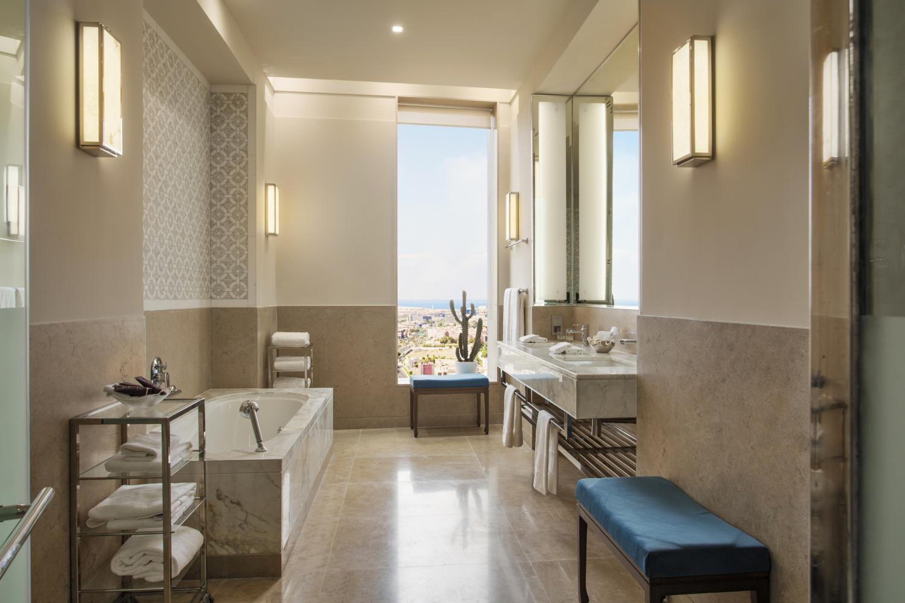 Panoramic Suite, 1 Bedroom Suite thumbnail 5