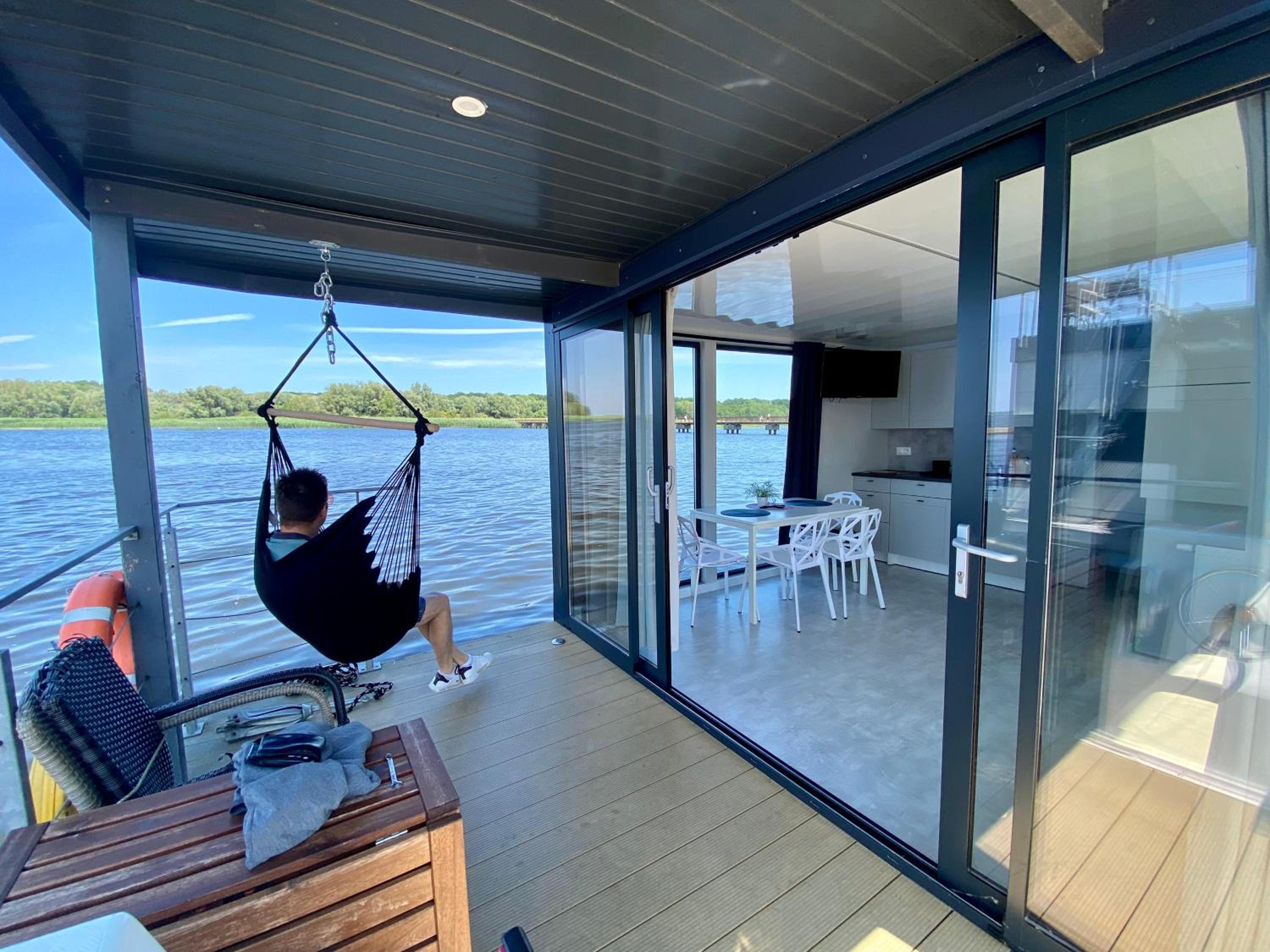 Floating Houseboat Morgan Iii photo 2