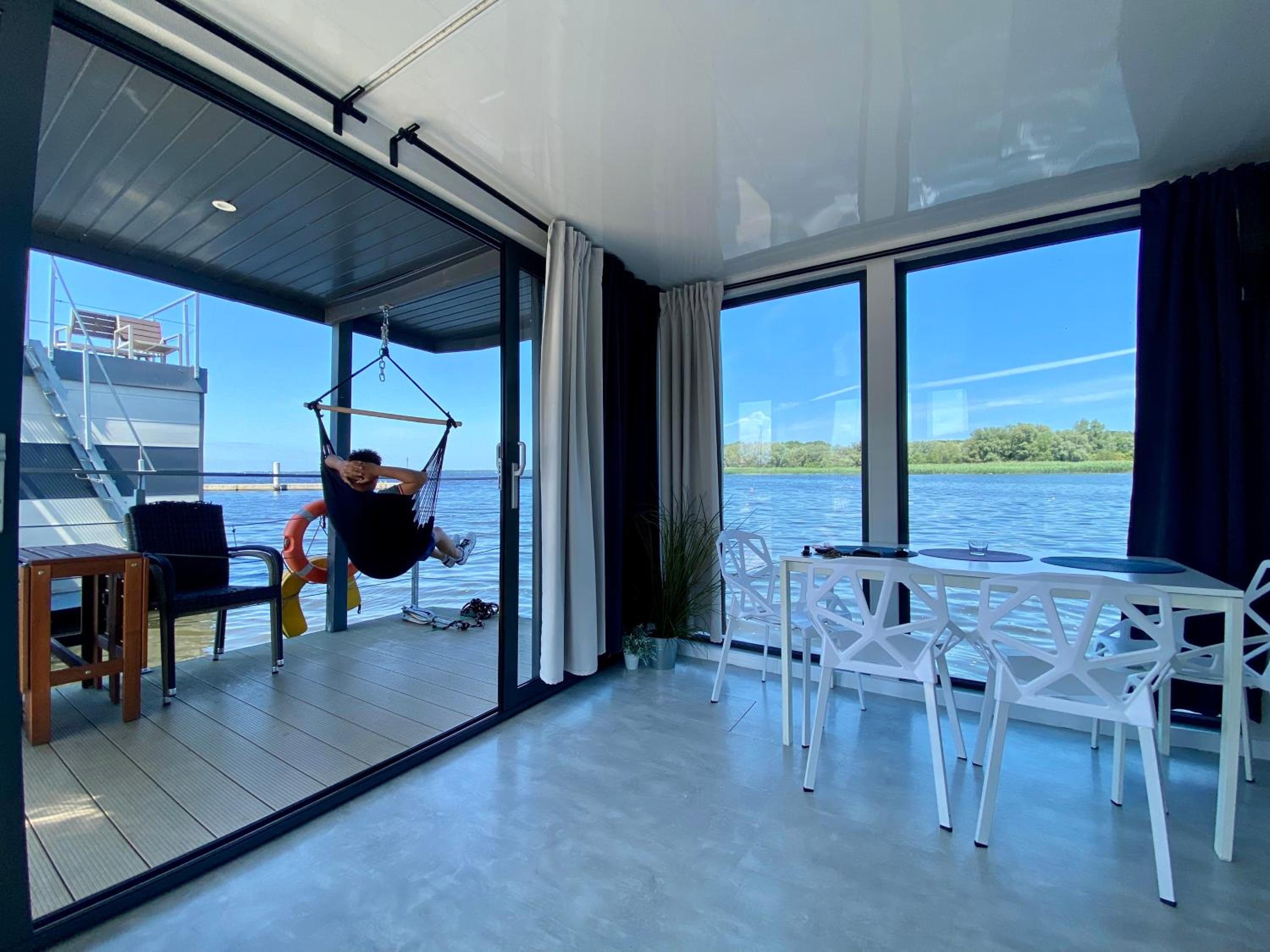 Floating Houseboat Morgan Iii photo 3