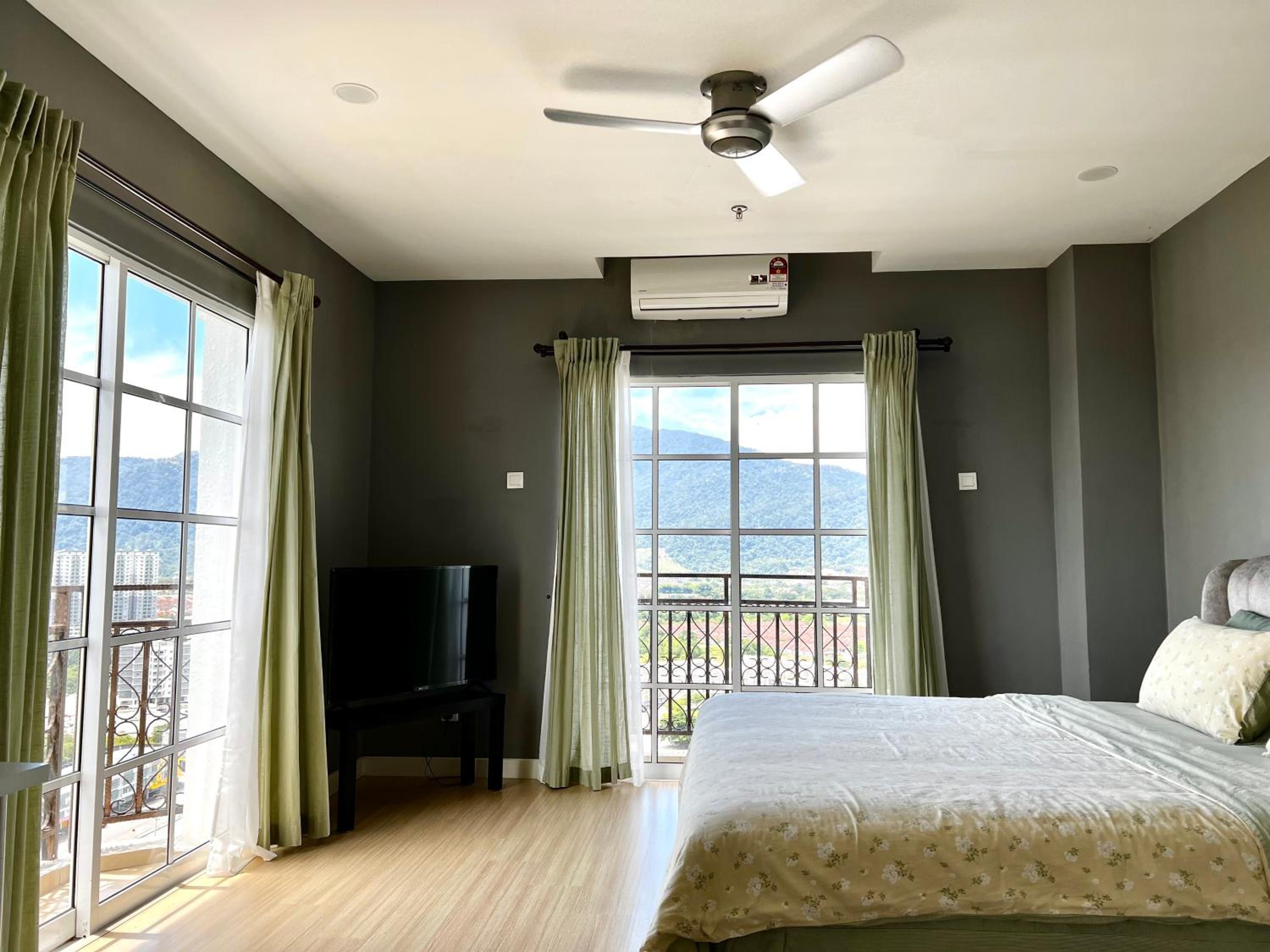 Studio with Balcony photo 1