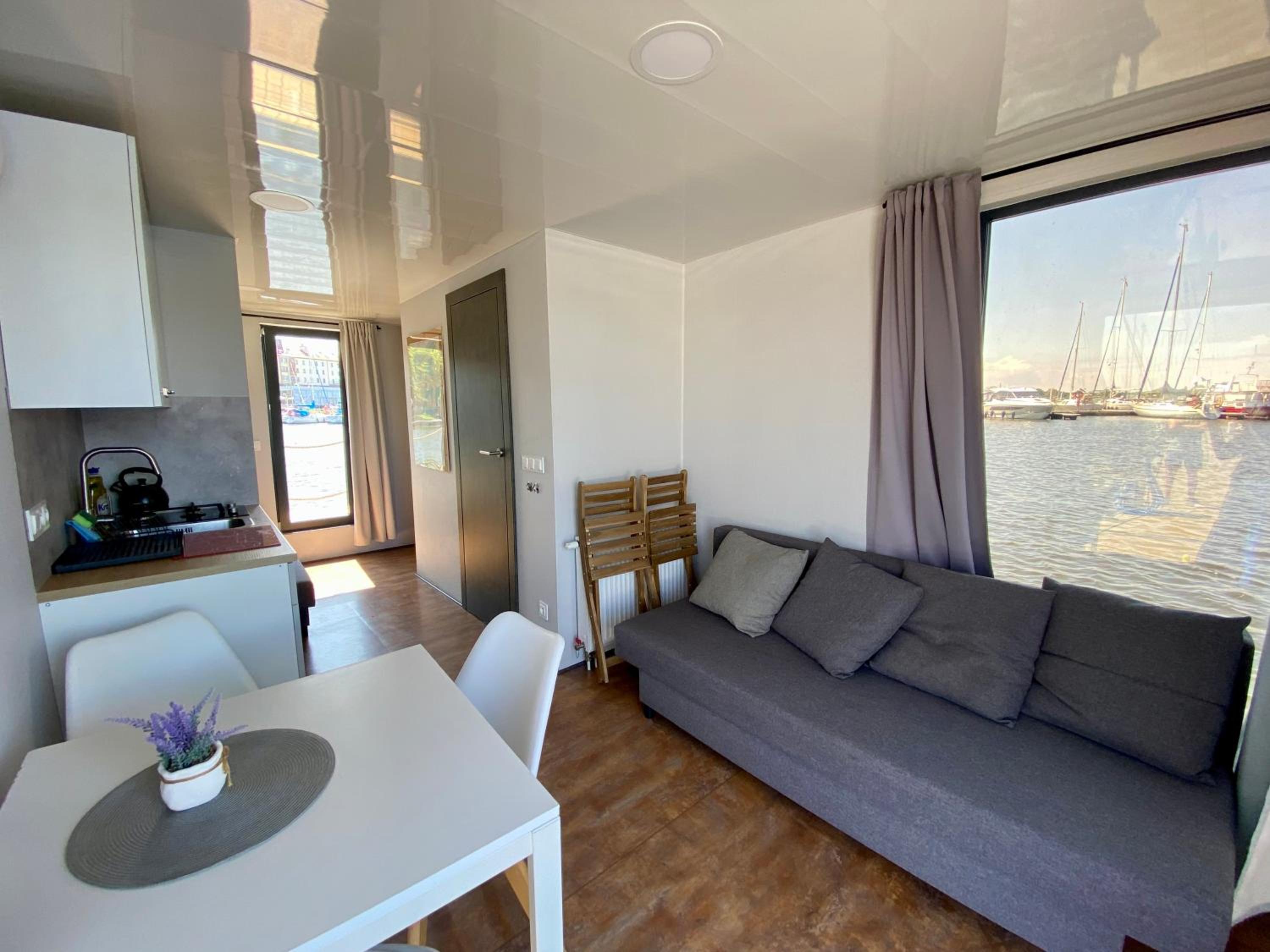 Floating Houseboat Kristofer photo 1