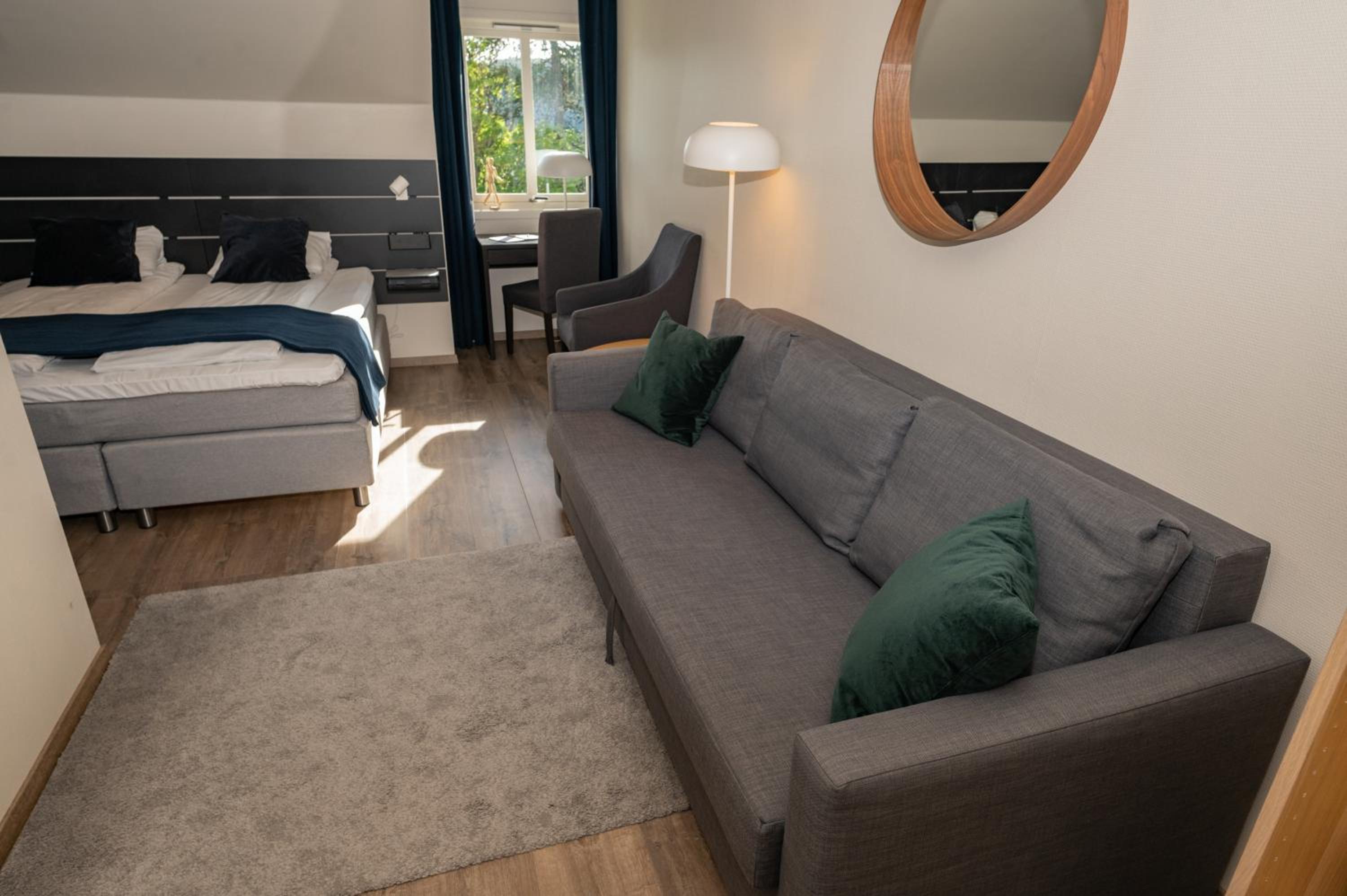 Family Room photo 3