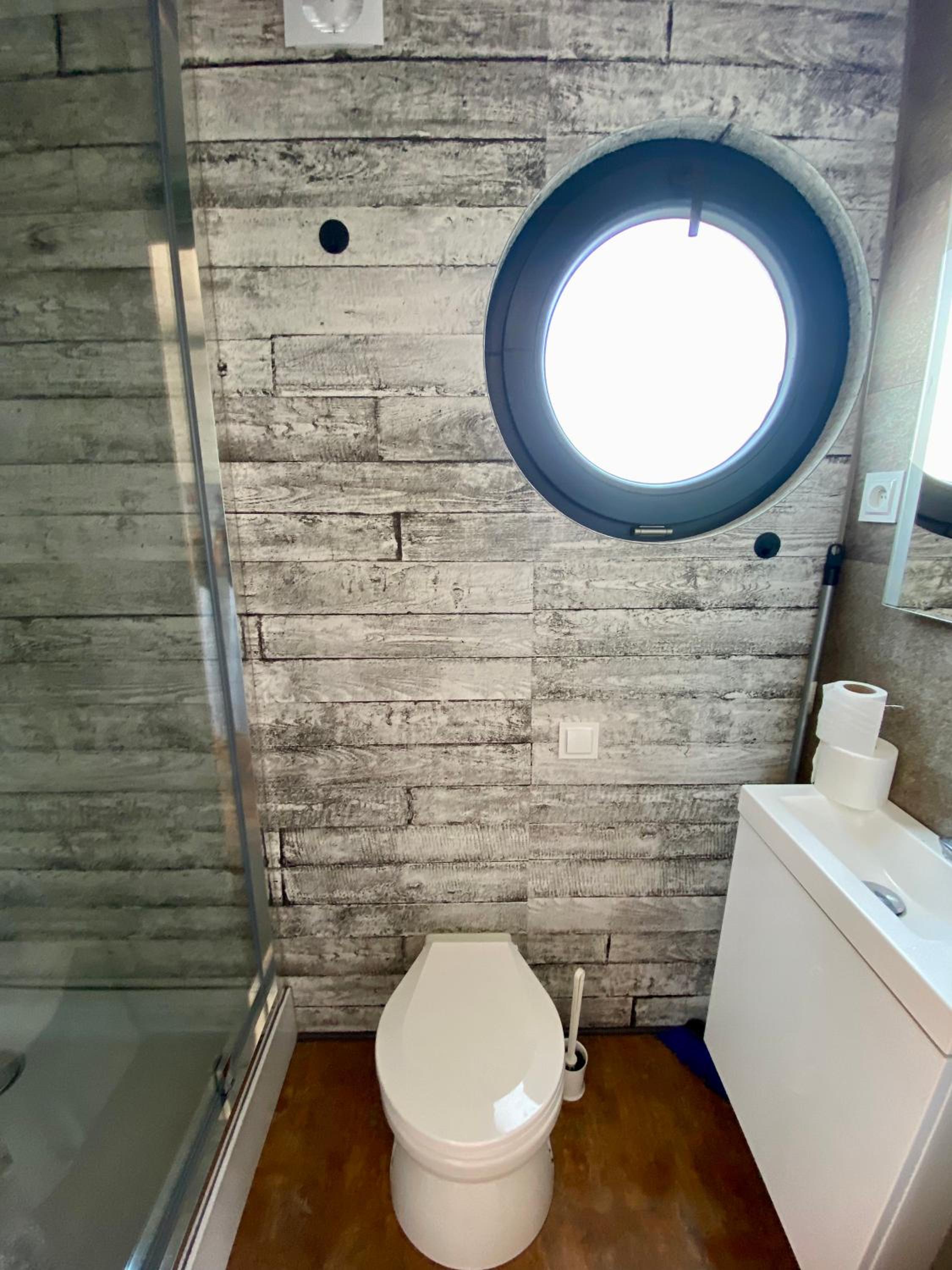 Floating Houseboat Julietta photo 3