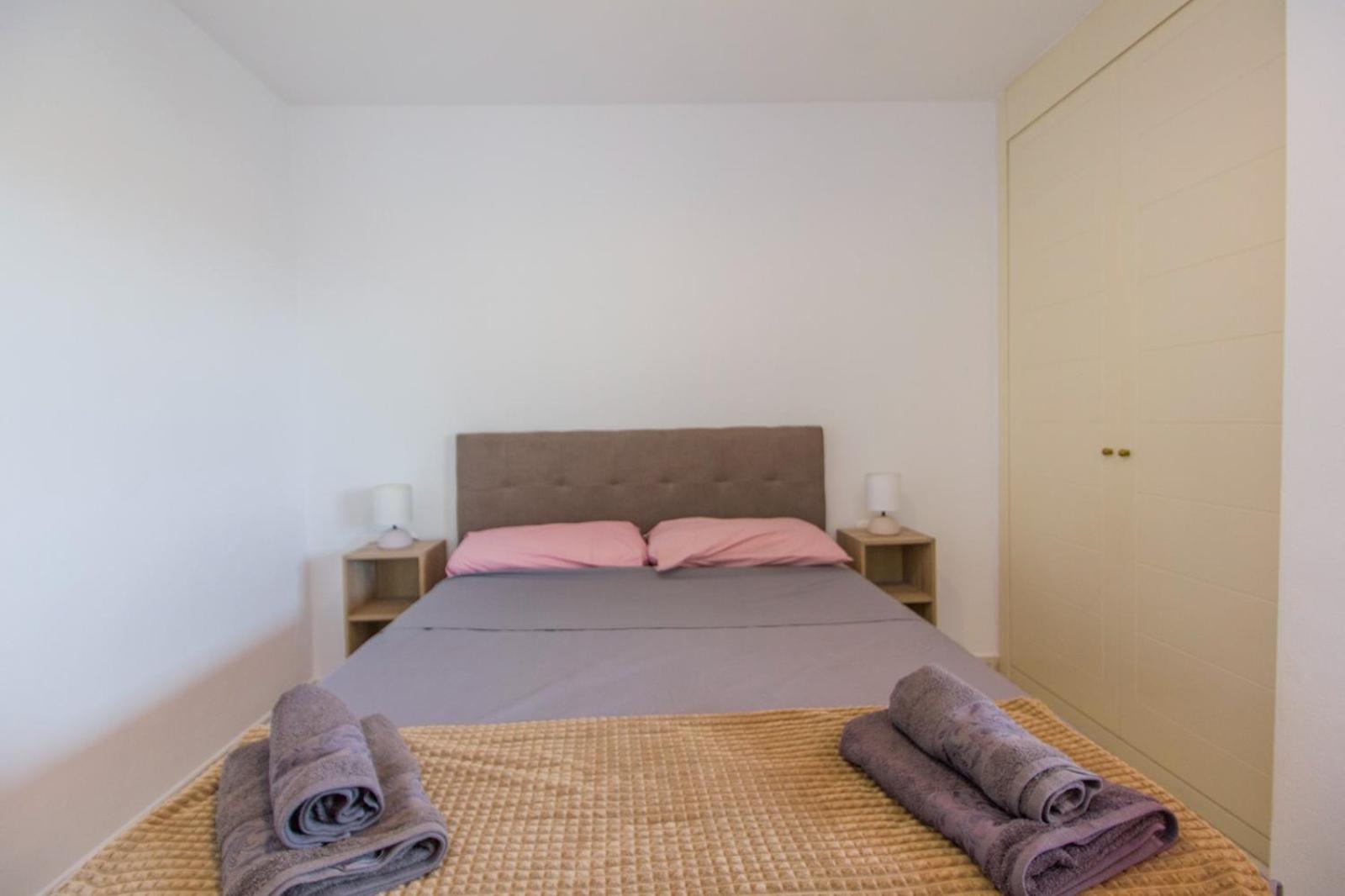 Apartamento de una habitación con balcón y vista al mar