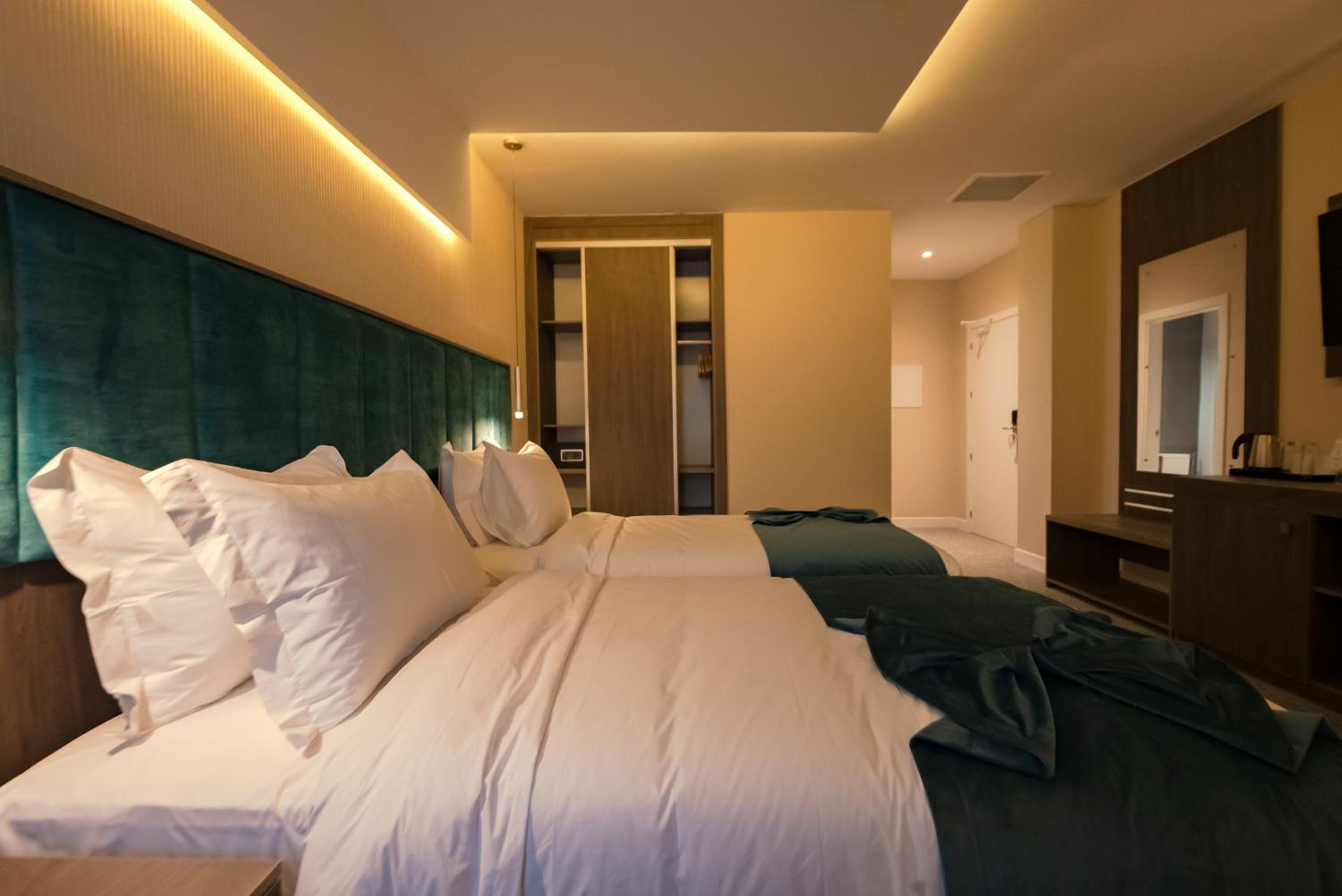 Standard Twin Room - Photo 3