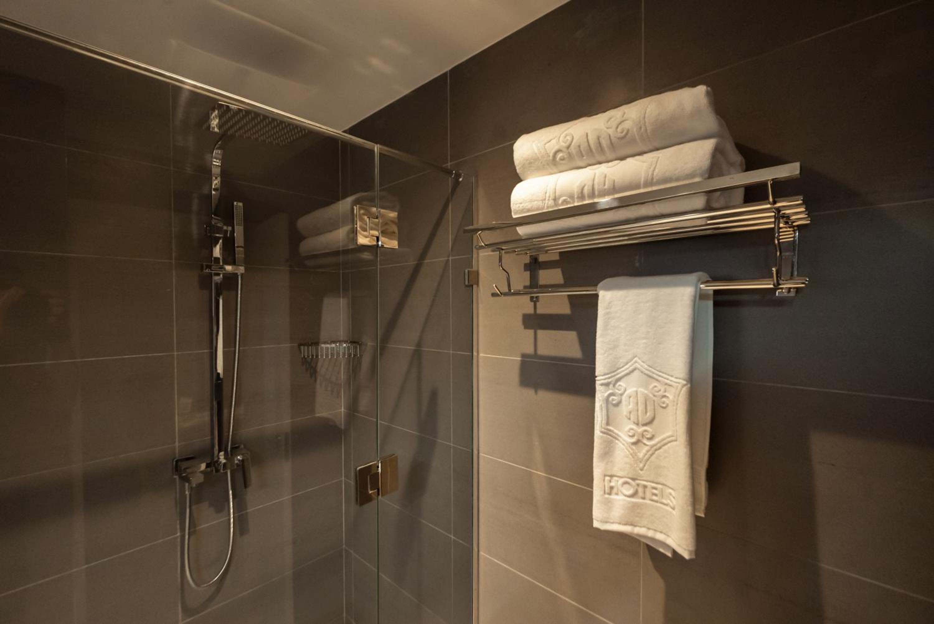 Standard Twin Room - Photo 5