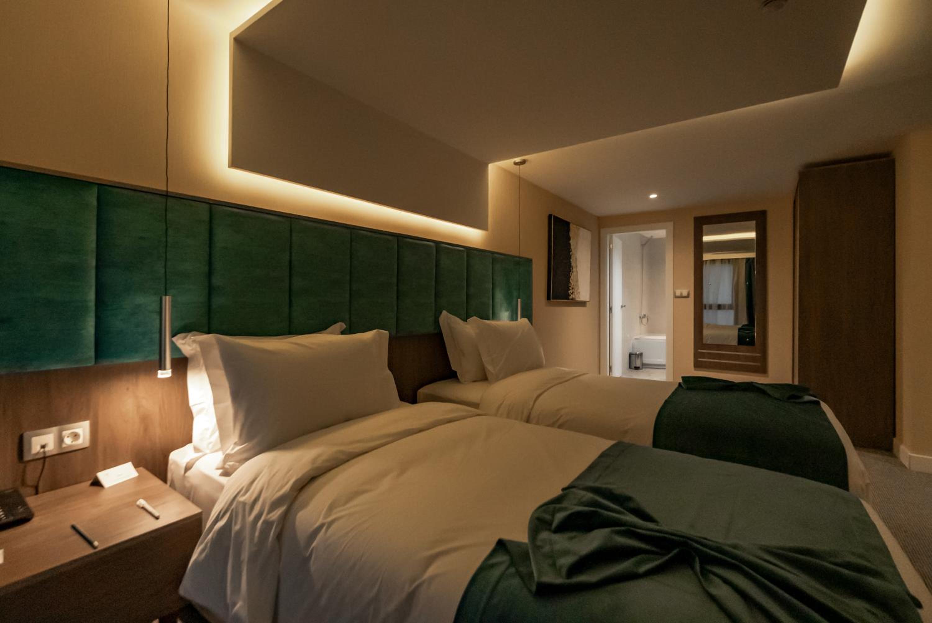 Standard Twin Room - Photo 7
