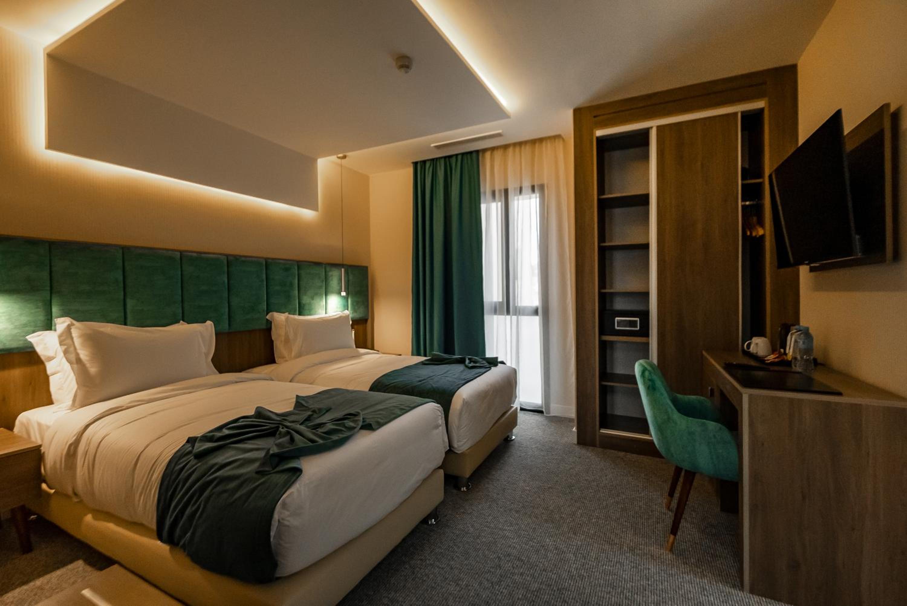 Standard Twin Room - Photo 12