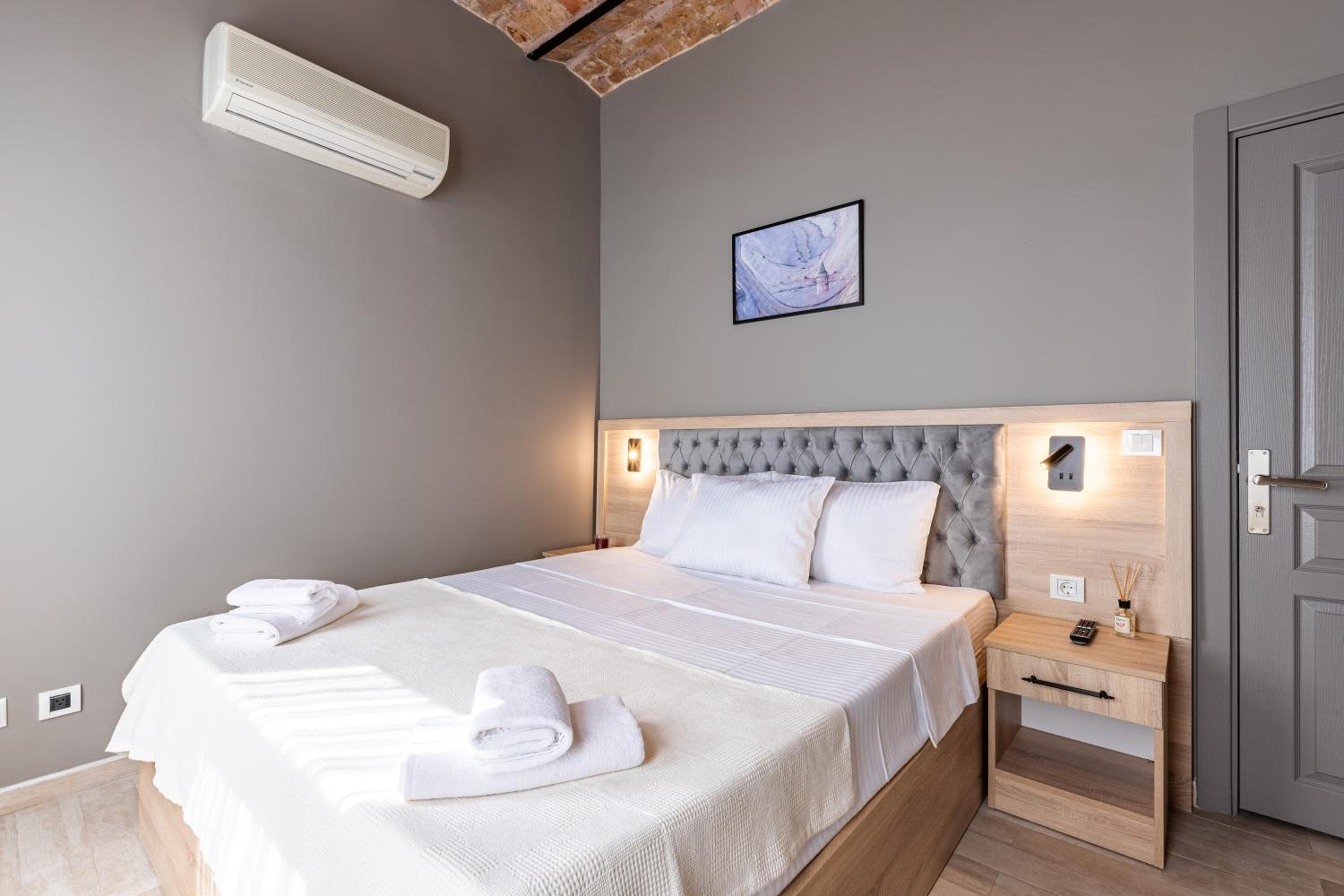 Deluxe King Room photo 1