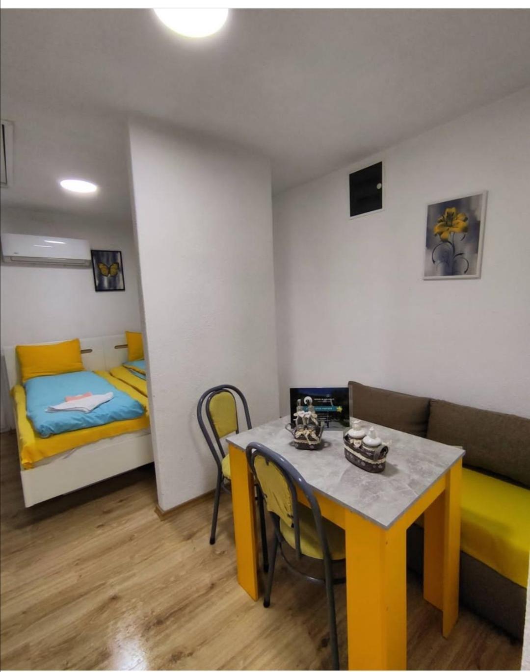 One-Bedroom Apartment photo 2