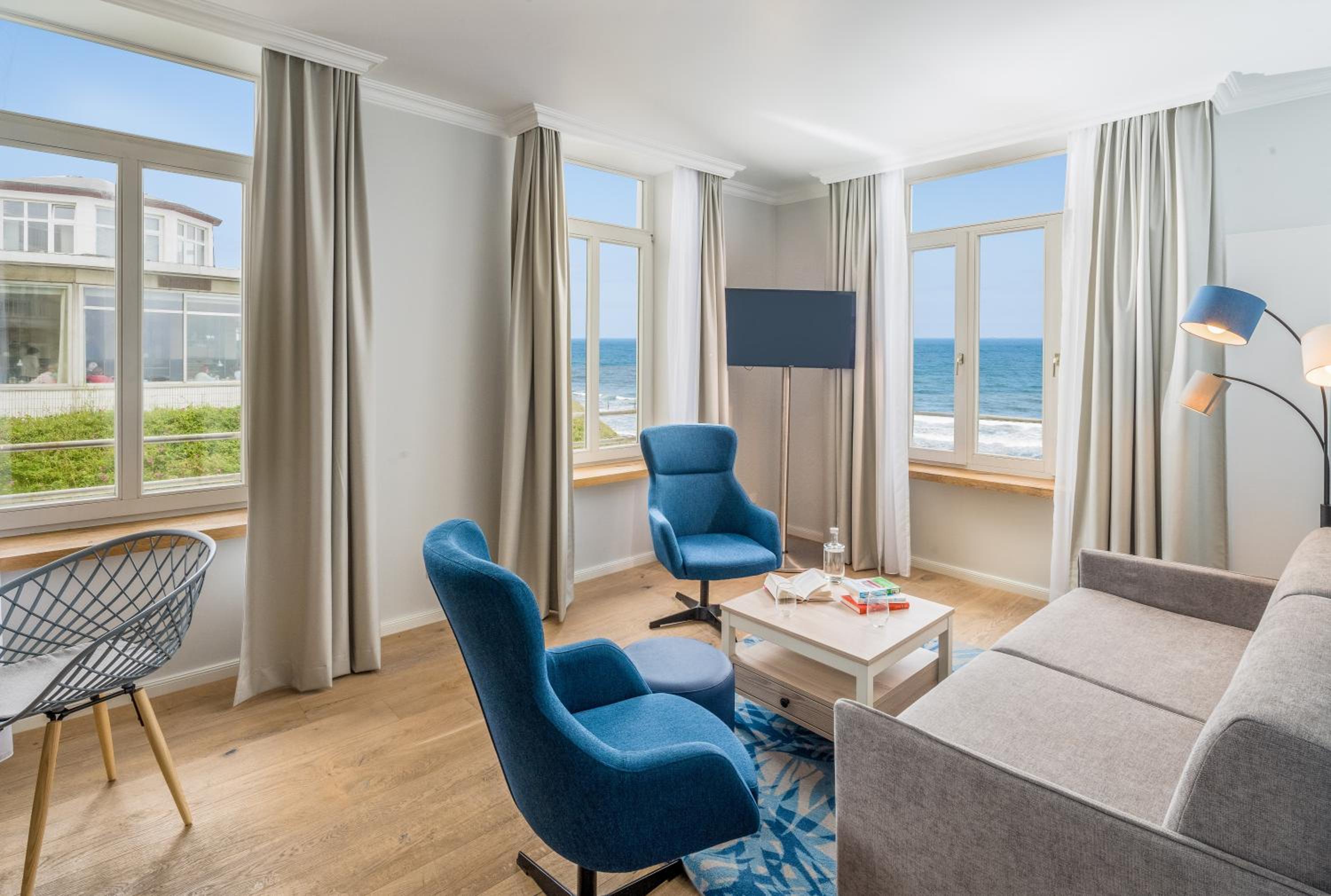 Suite with Lake View photo 2
