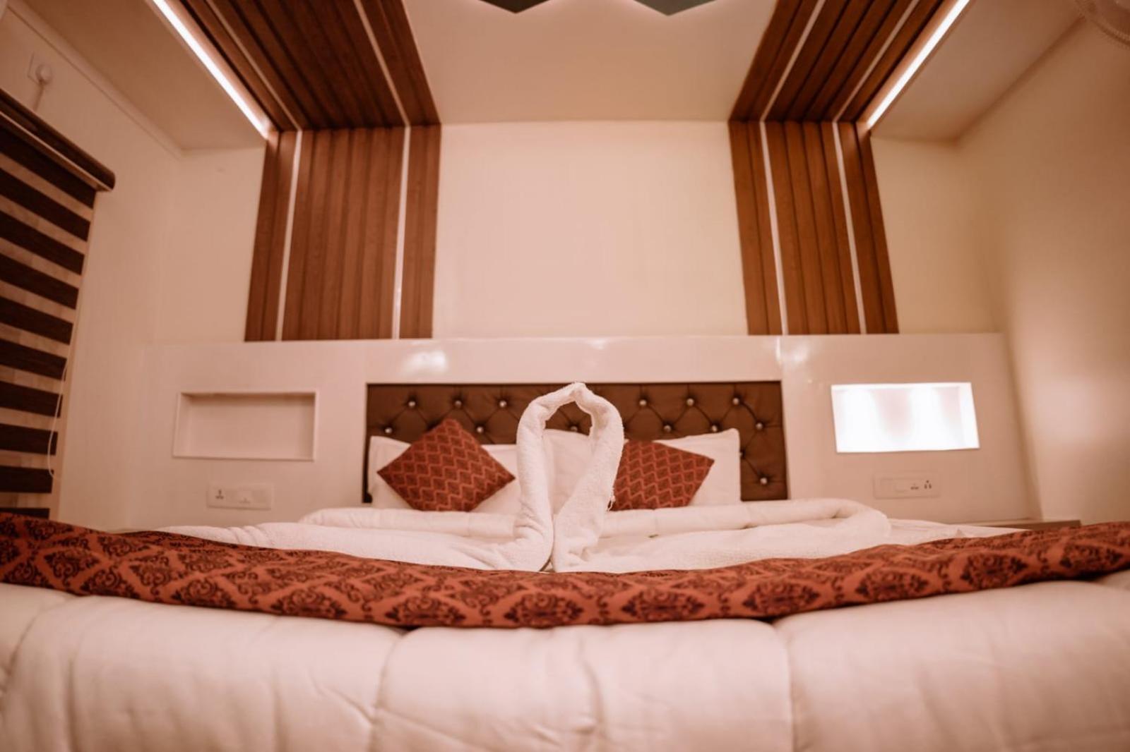 Premium Room Full Time A/C with Complimentary Hi-Tea   photo 1