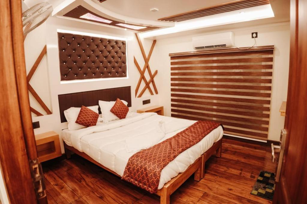 Premium Room Full Time A/C with Complimentary Hi-Tea