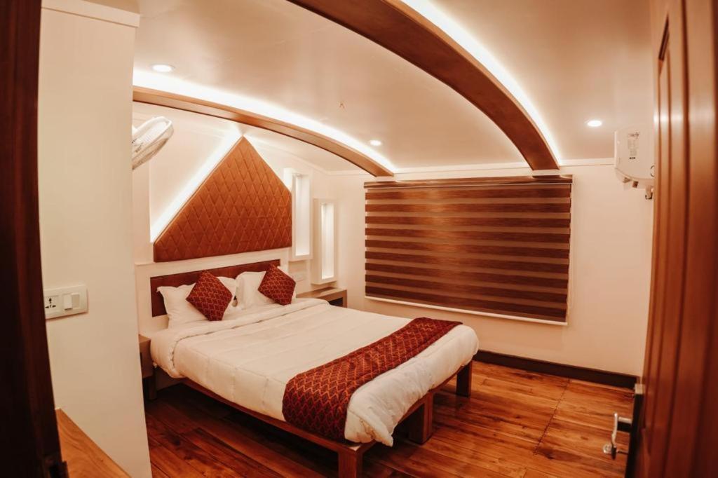 Premium Room Full Time A/C with Complimentary Hi-Tea