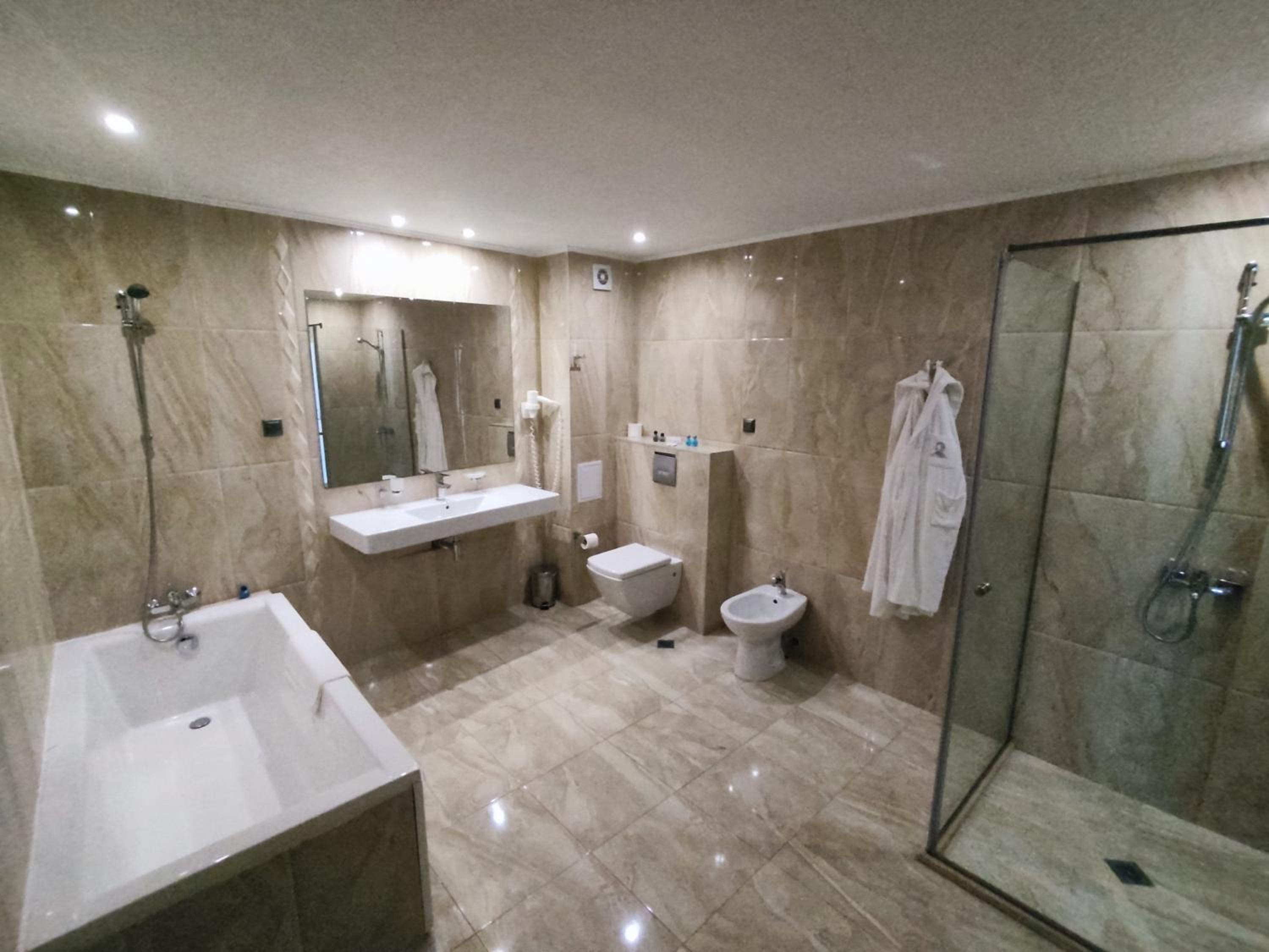 Junior Suite Sea View (2 Adults + 2 Children) - Photo 4