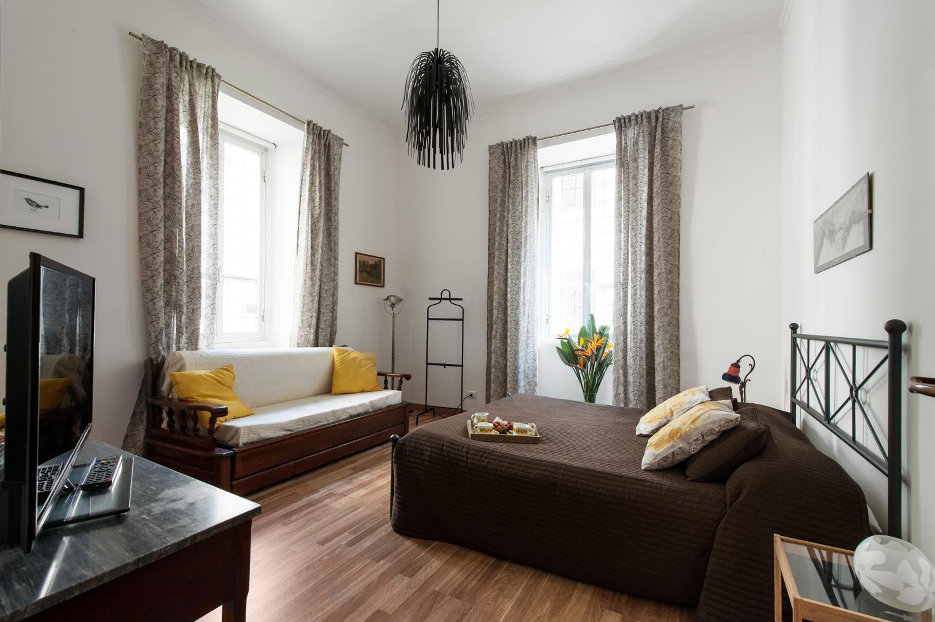Deluxe Double Room (2 Adults + 1 Child) photo 3