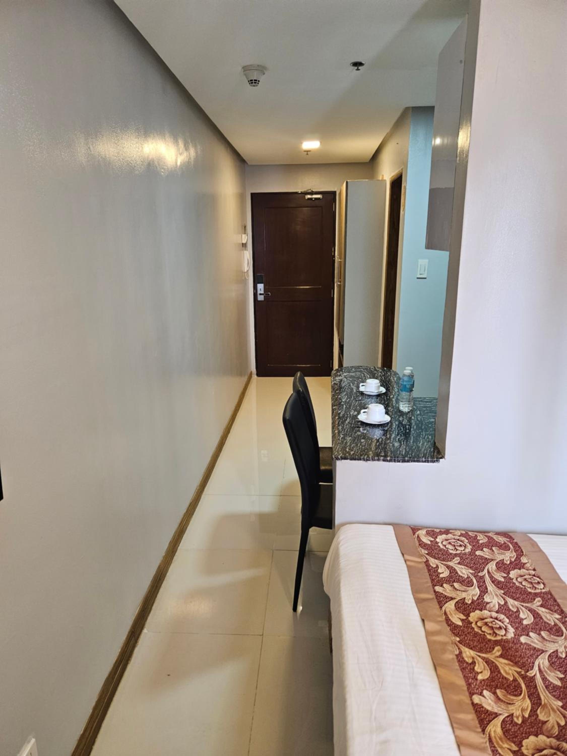 Premier Studio With Kitchen - Photo 7