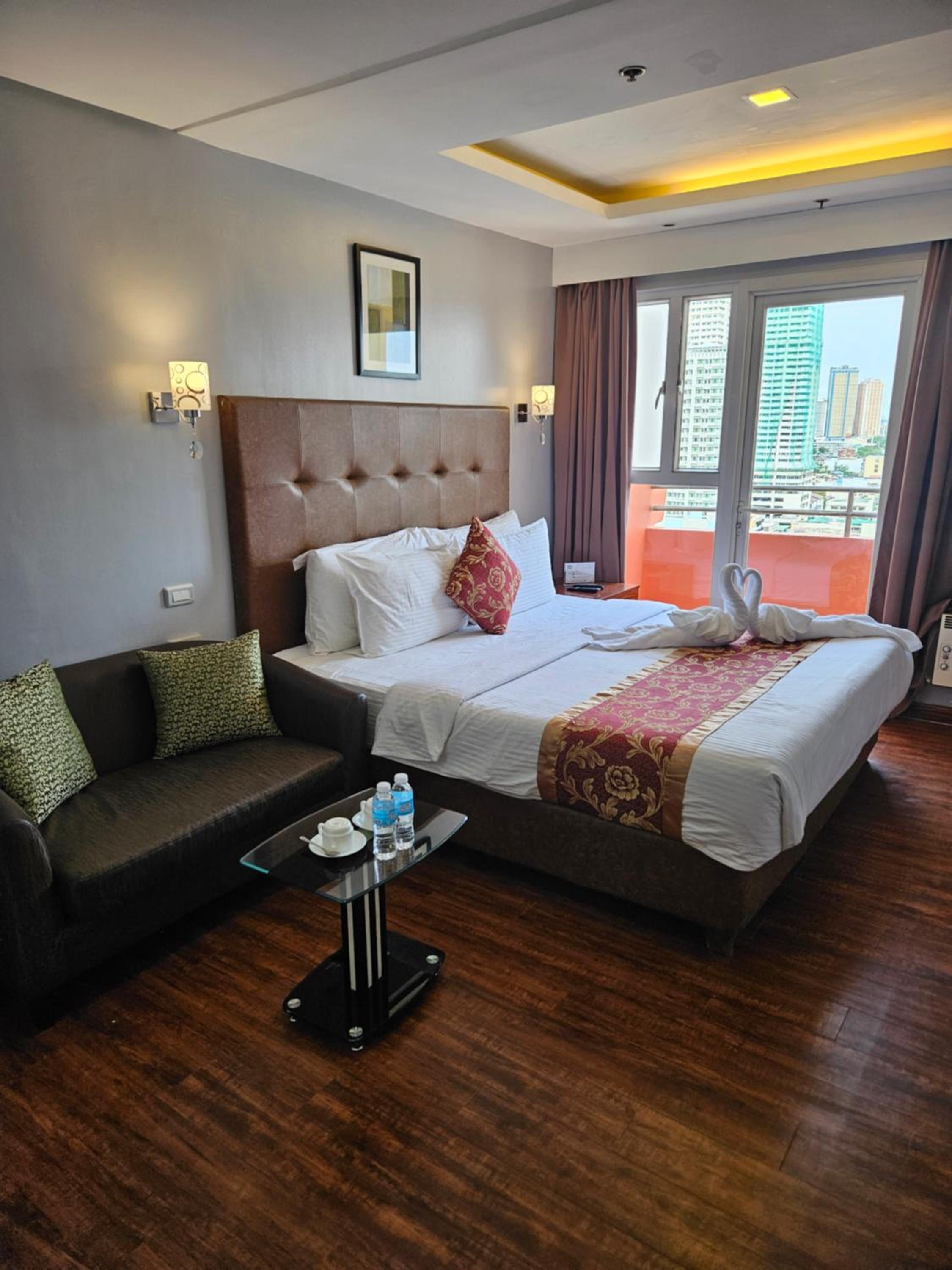 Deluxe King Room photo 2
