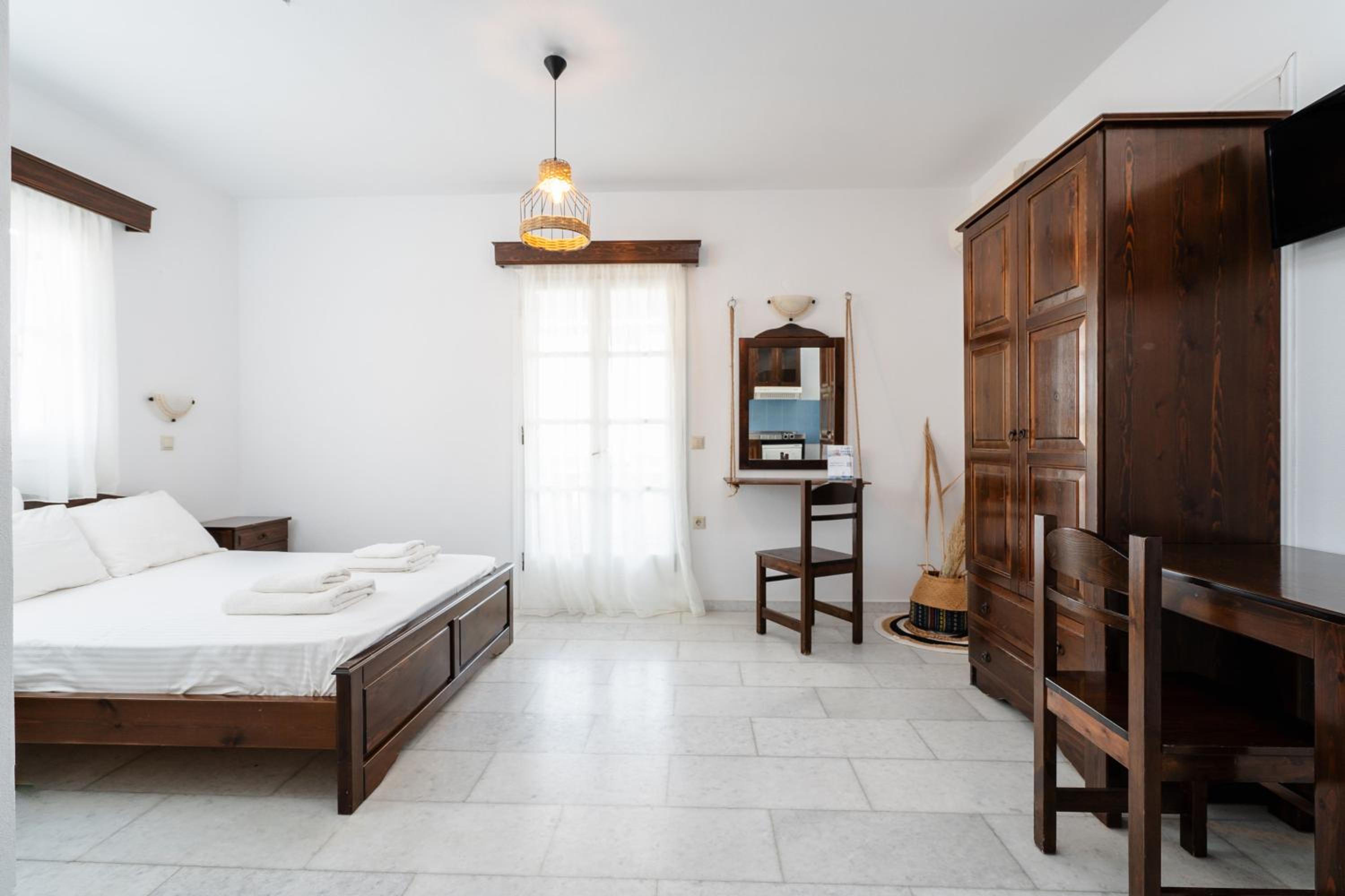 Triple Room with Pool View photo 1