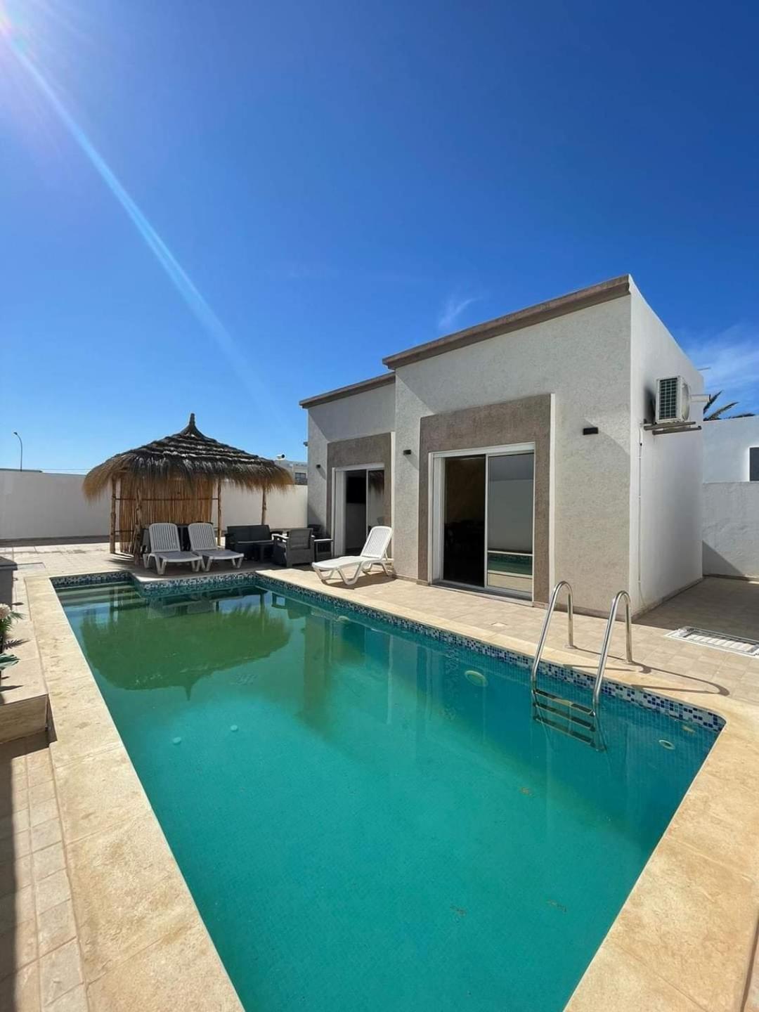 Three-Bedroom Villa photo 1