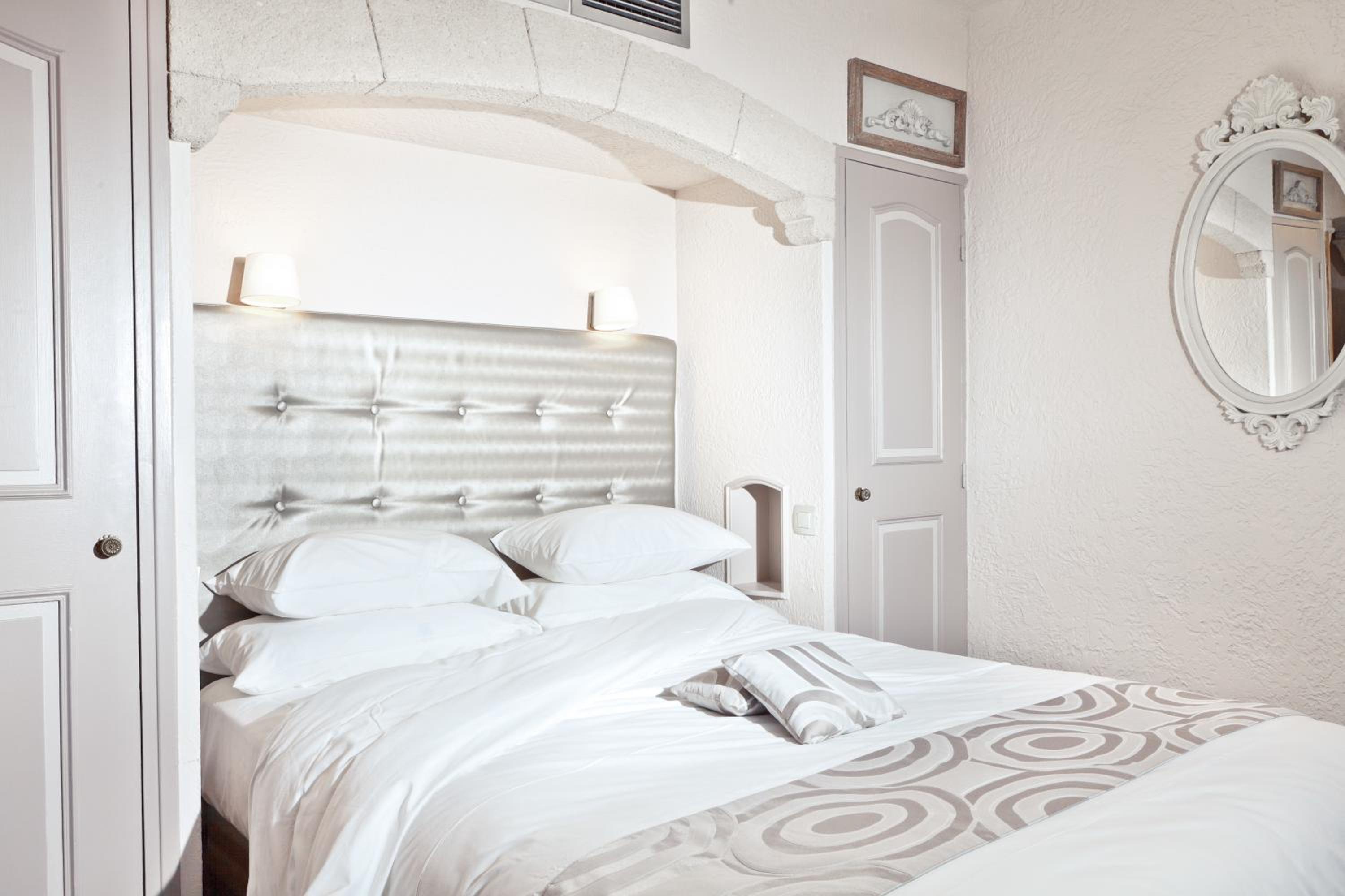 Double Room with Balcony - Photo 18