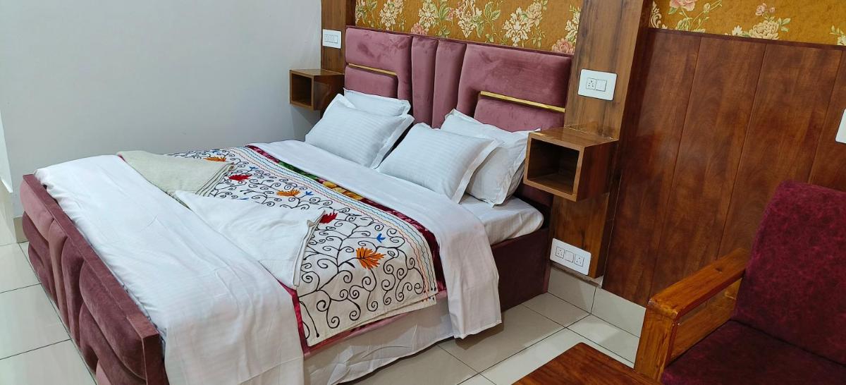 Deluxe Double Room - Photo 8