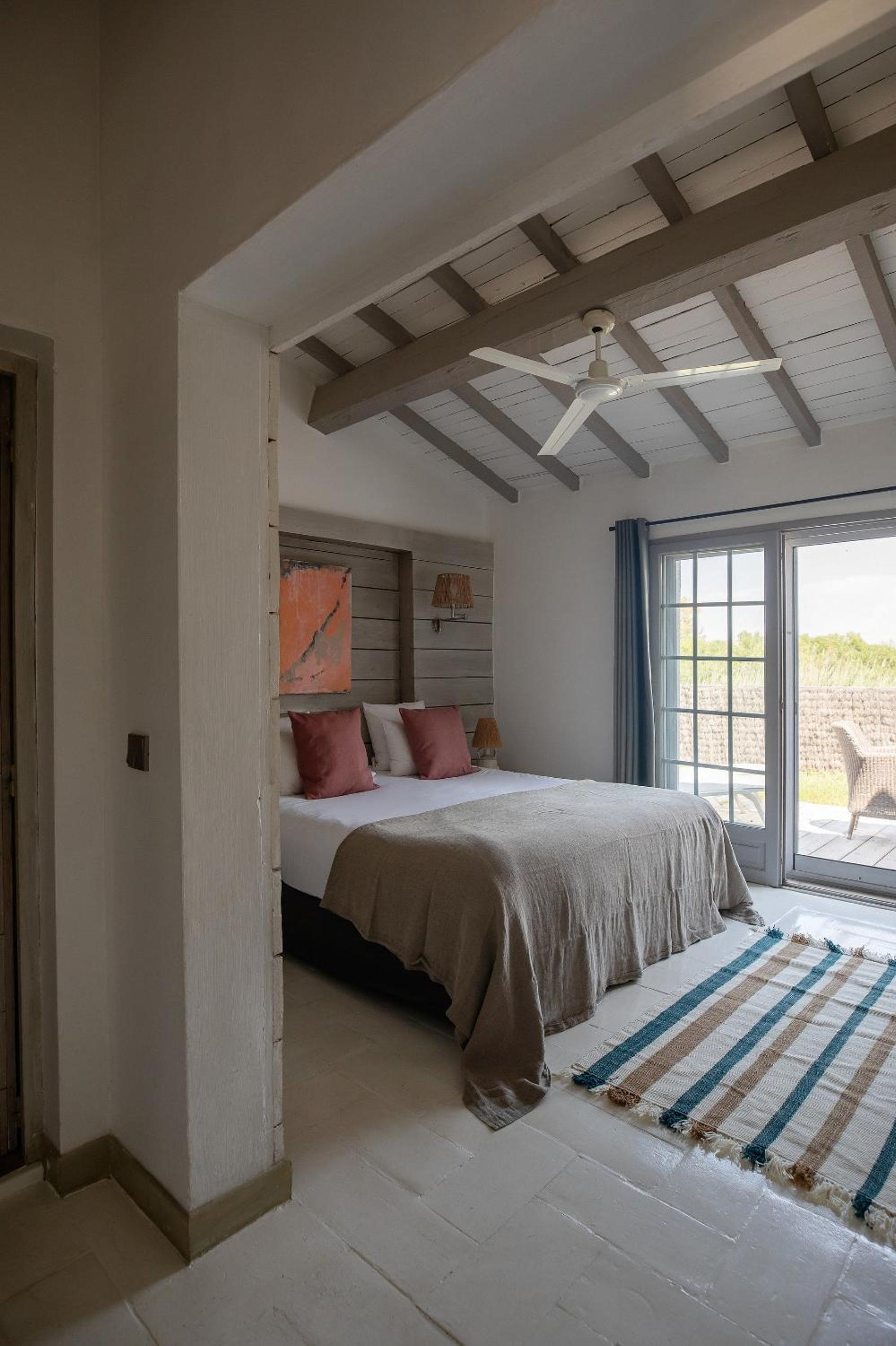 Deluxe Family Suite - Photo 3