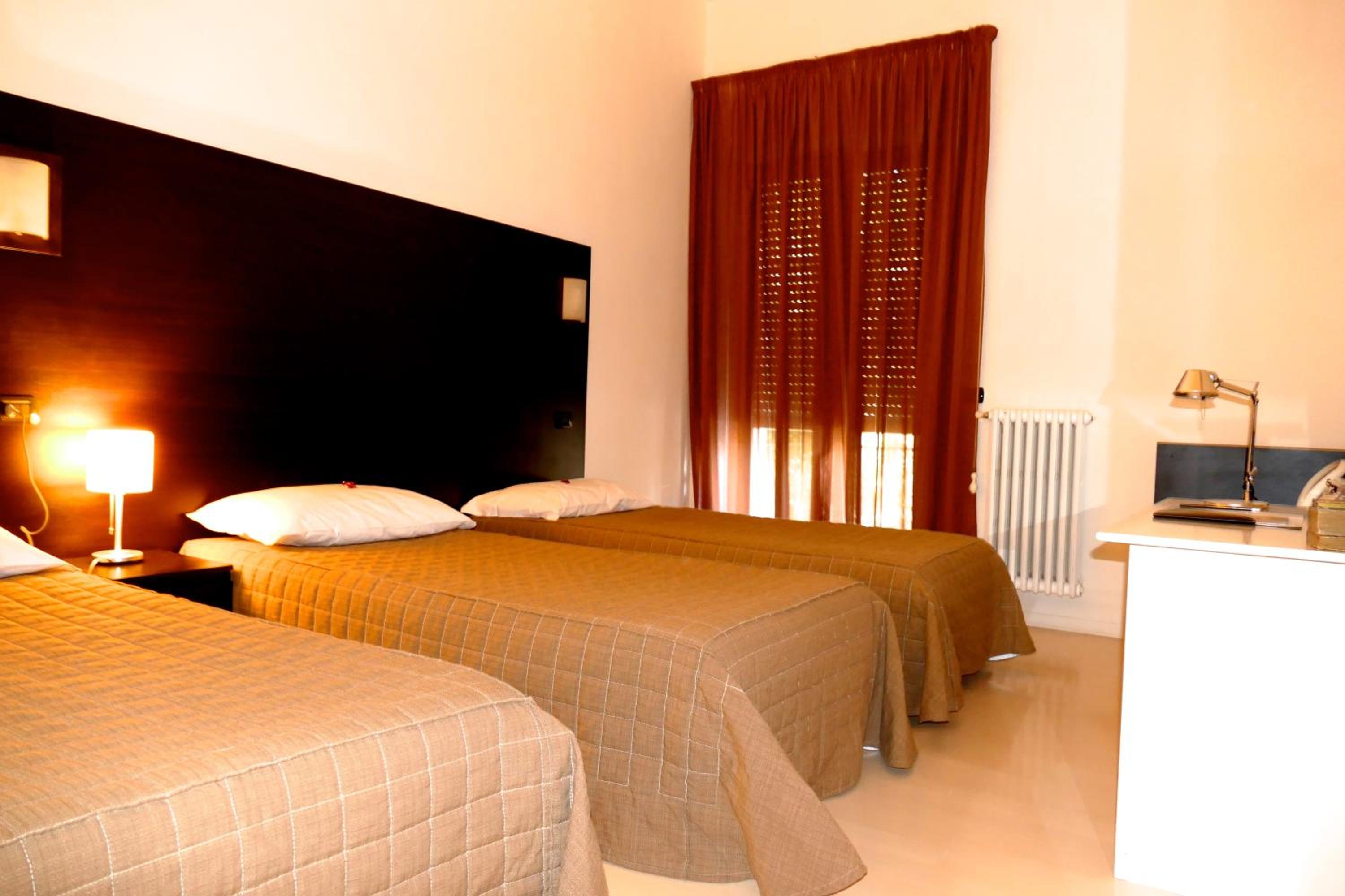 Twin Room - Photo 14