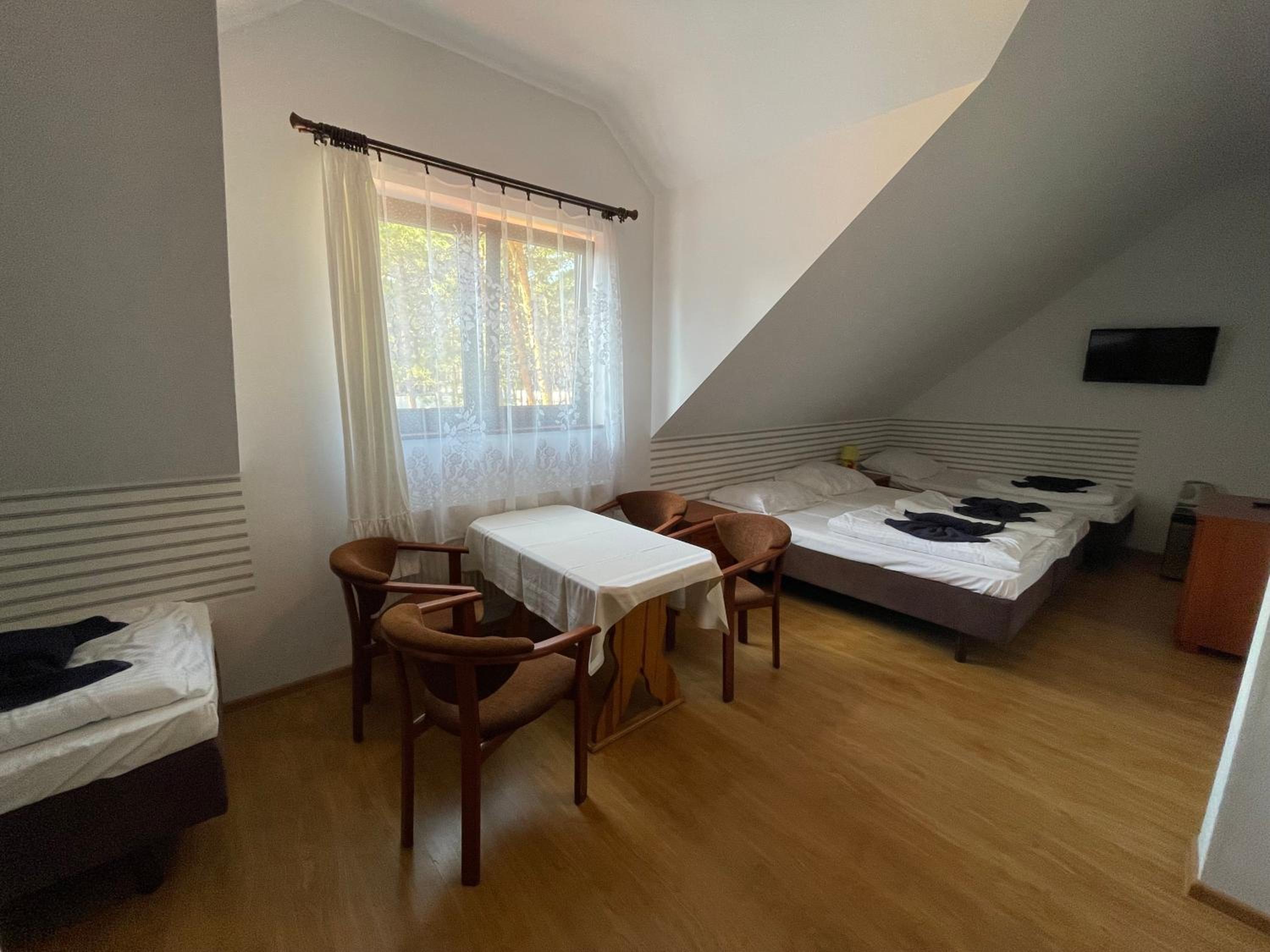 Quadruple Room - Photo 3