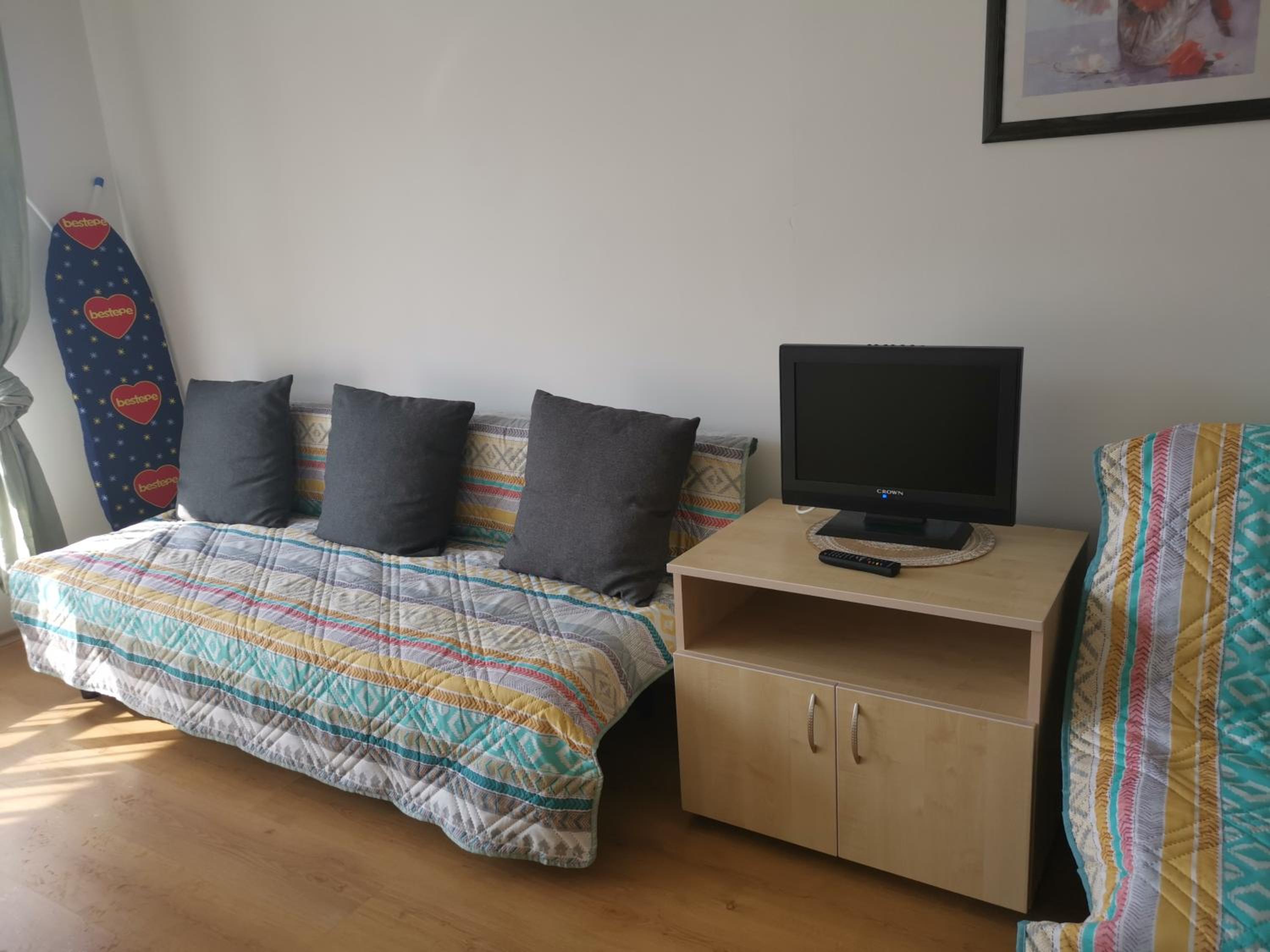 One-Bedroom Apartment photo 2