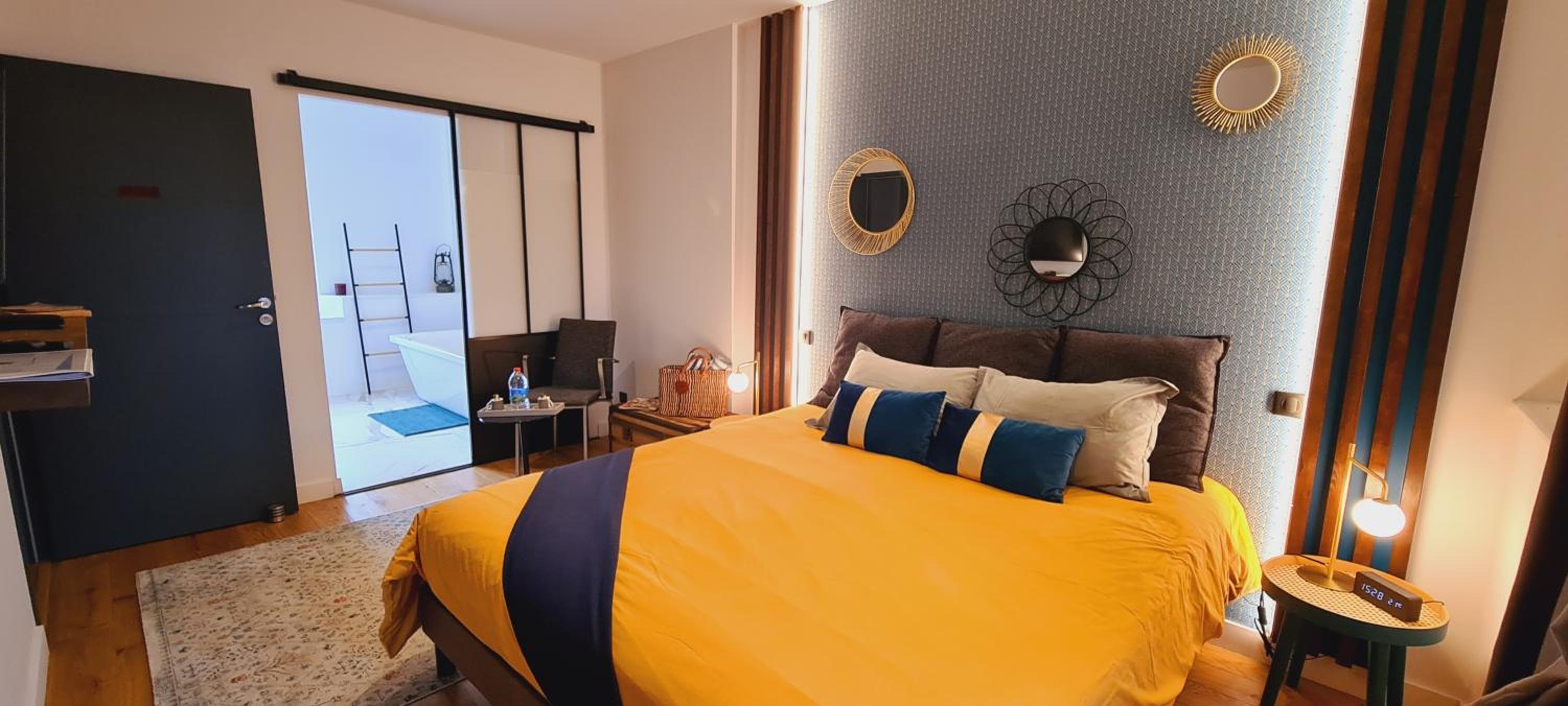 Deluxe King Room photo 1