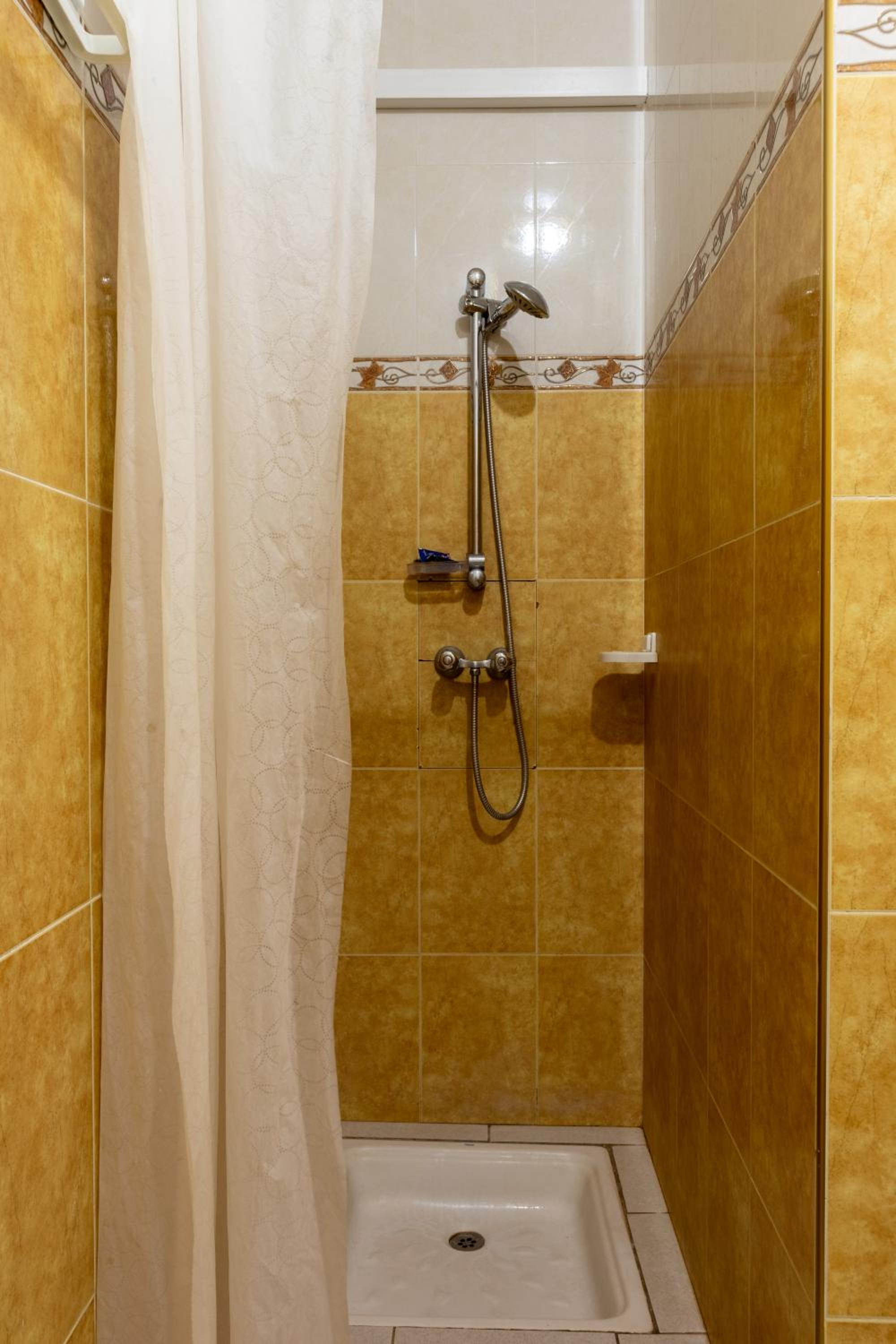 Double Room - Photo 5