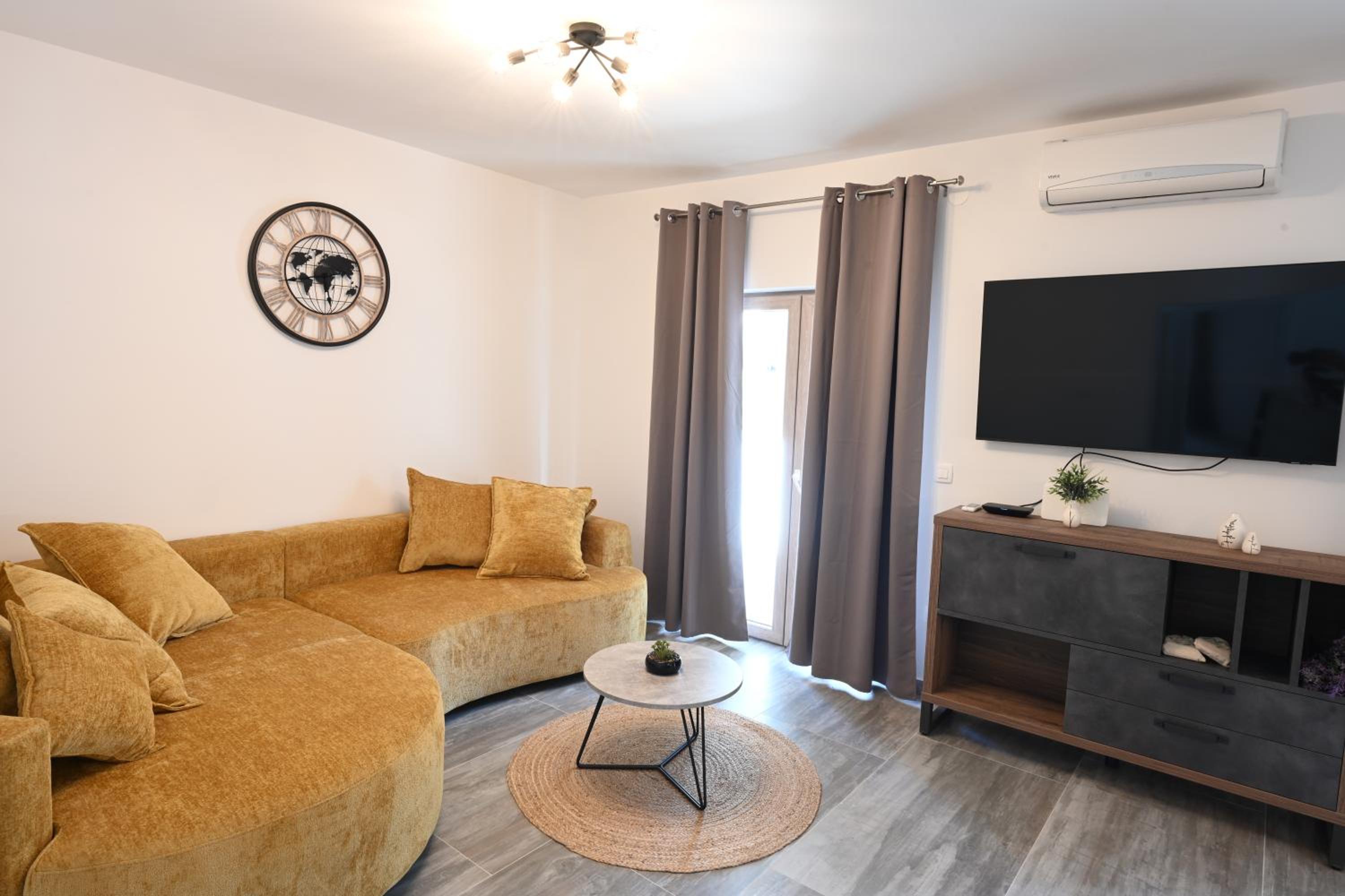 Three-Bedroom Apartment photo 1