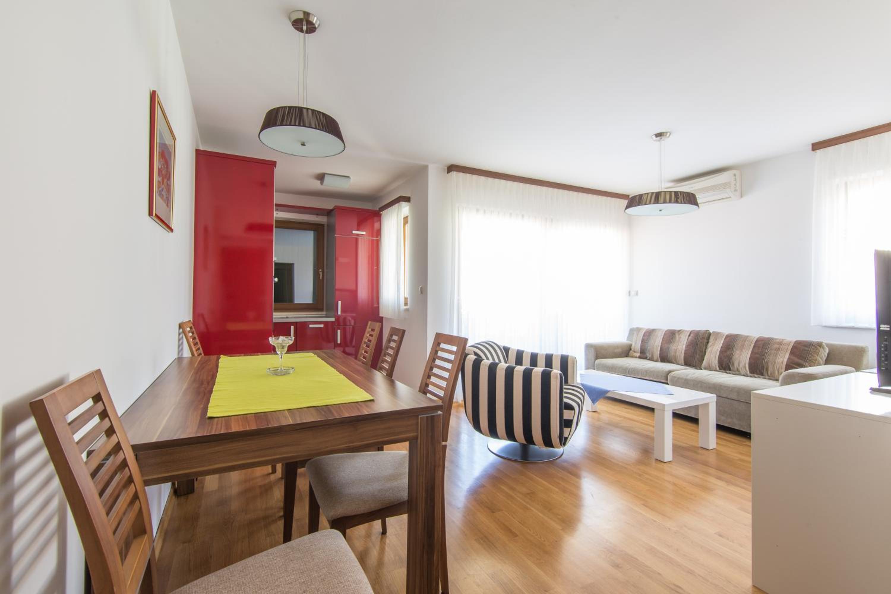 One-Bedroom Apartment with Sofa Bed (4 Adults)