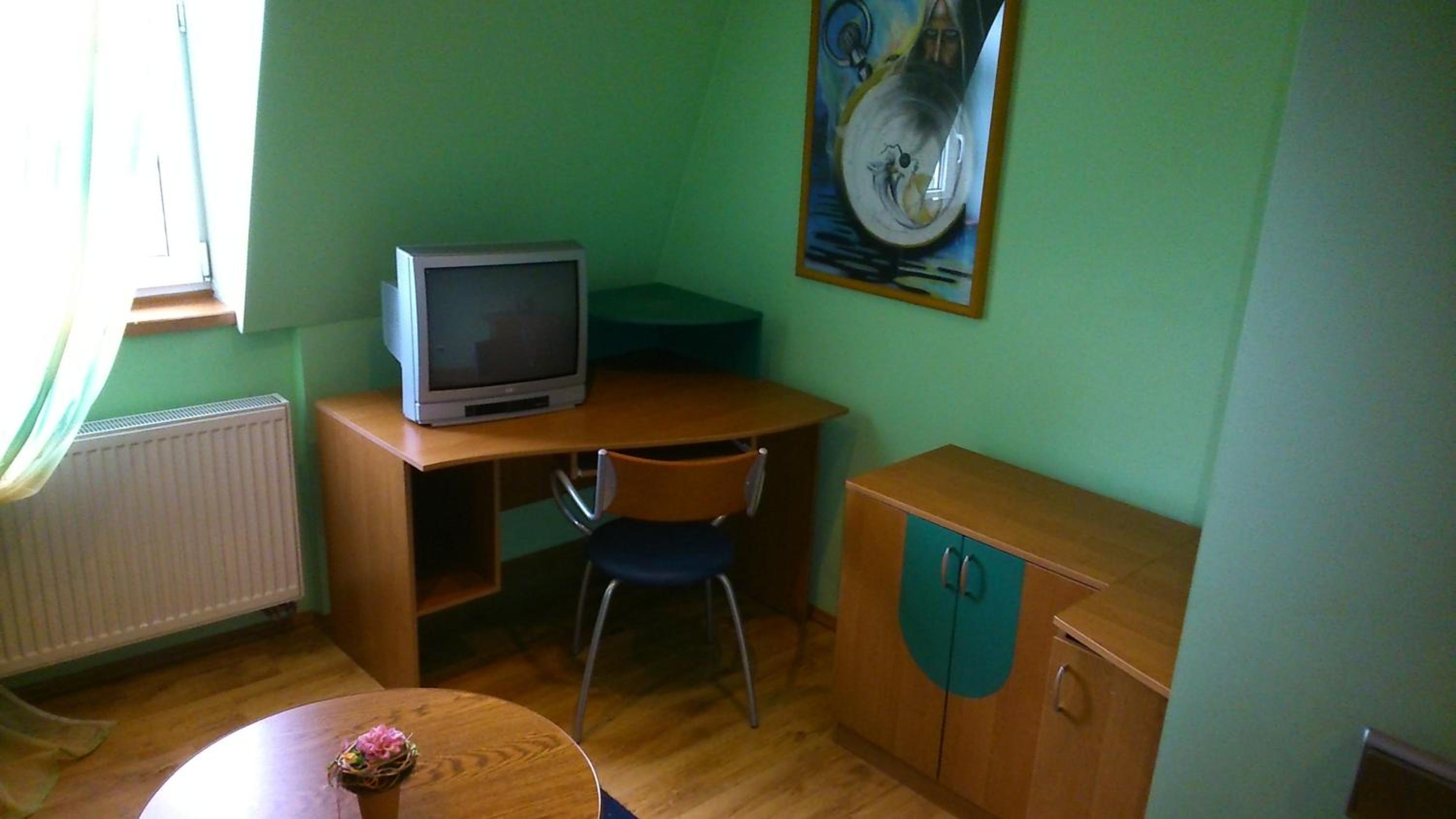 Apartment with Balcony - Photo 3