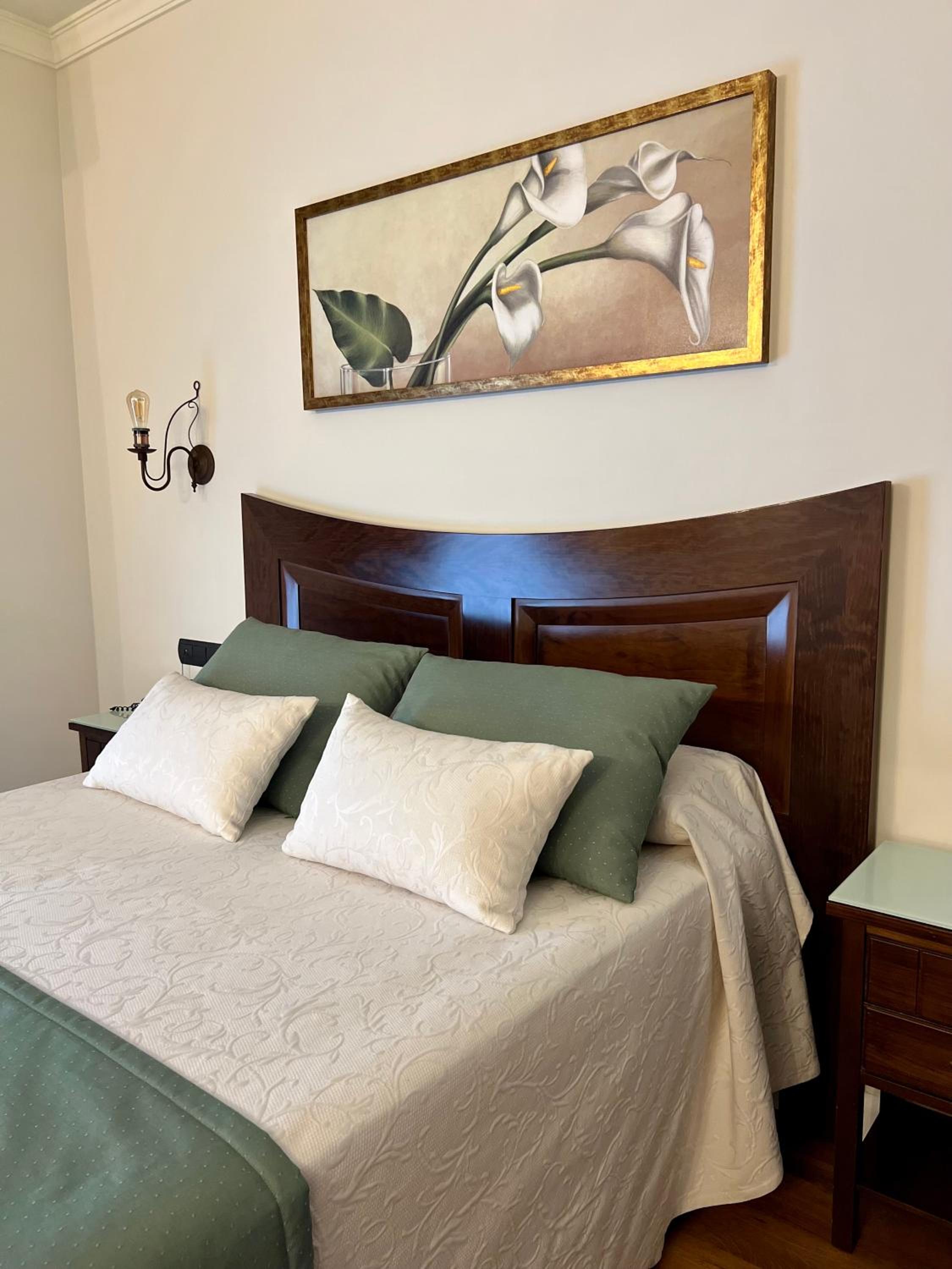 Double or Twin Room - Photo 6
