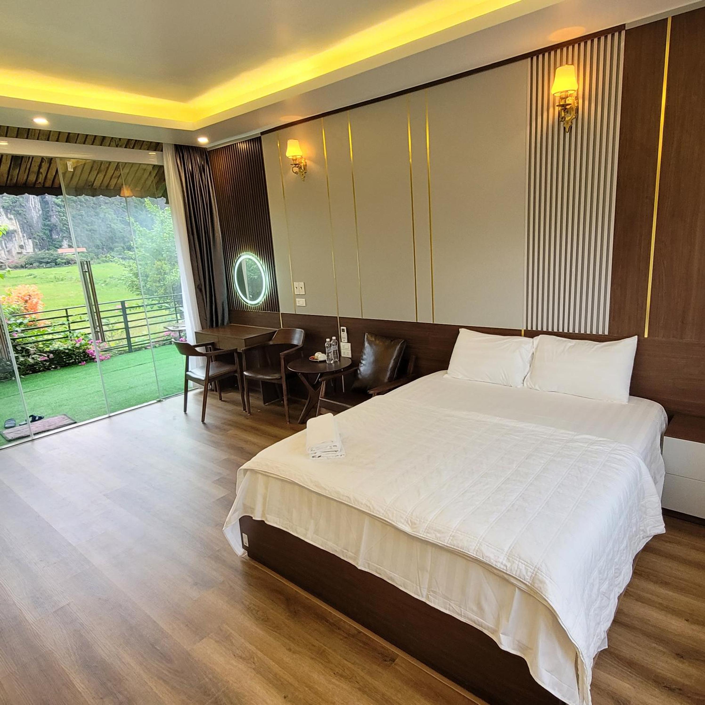 Suite with Mountain View photo 2