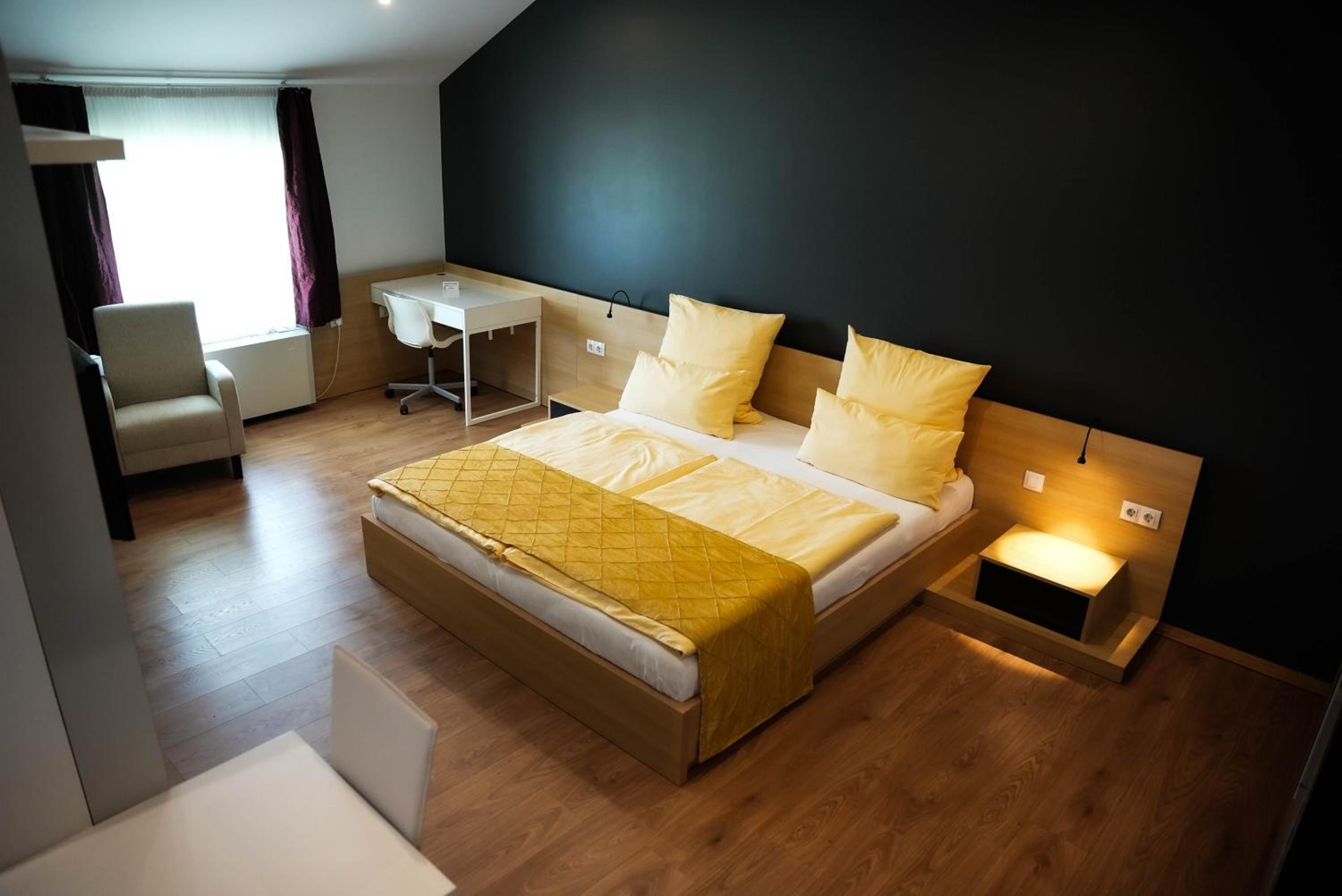 Studio Apartment - Photo 2