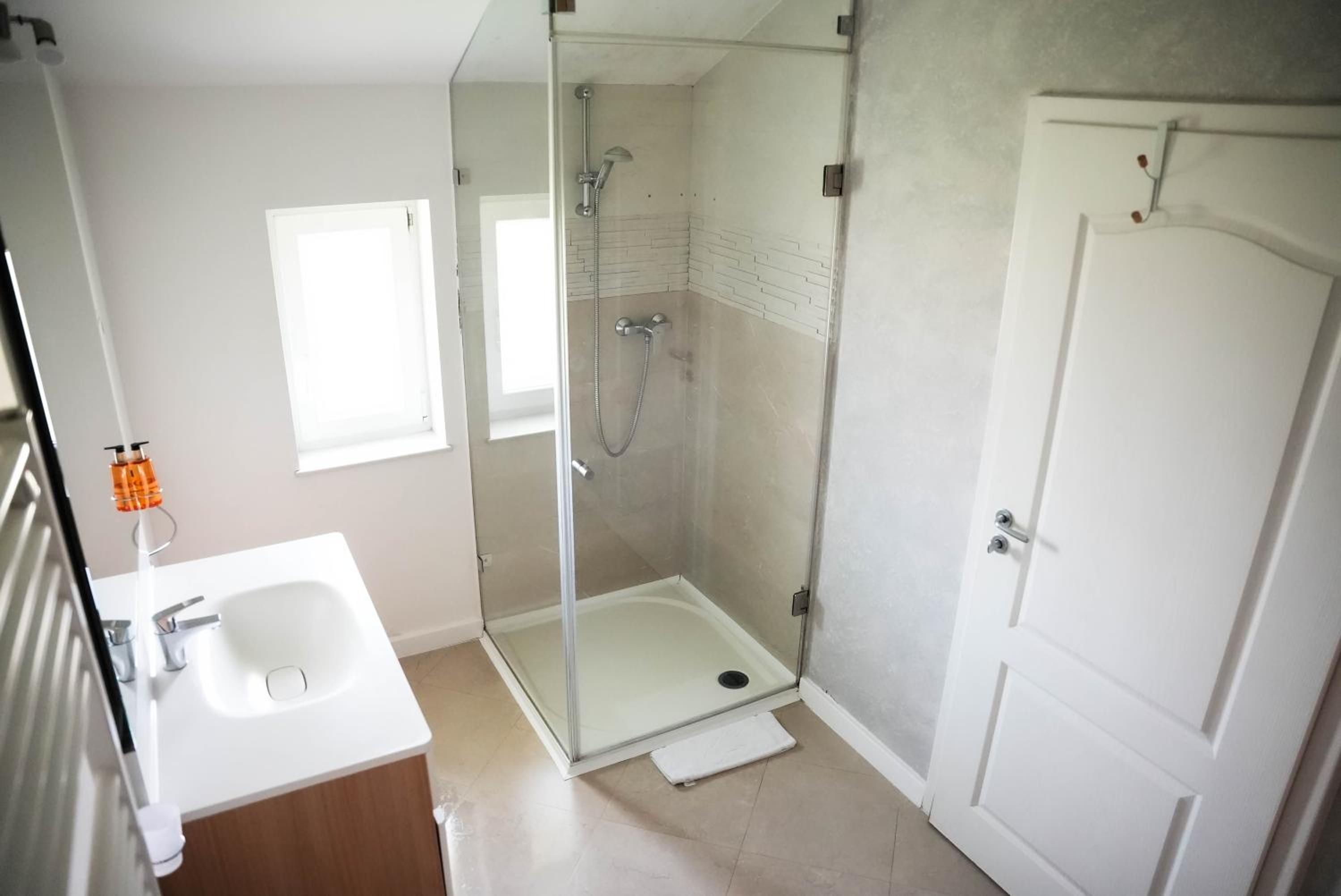 Studio Apartment - Photo 10