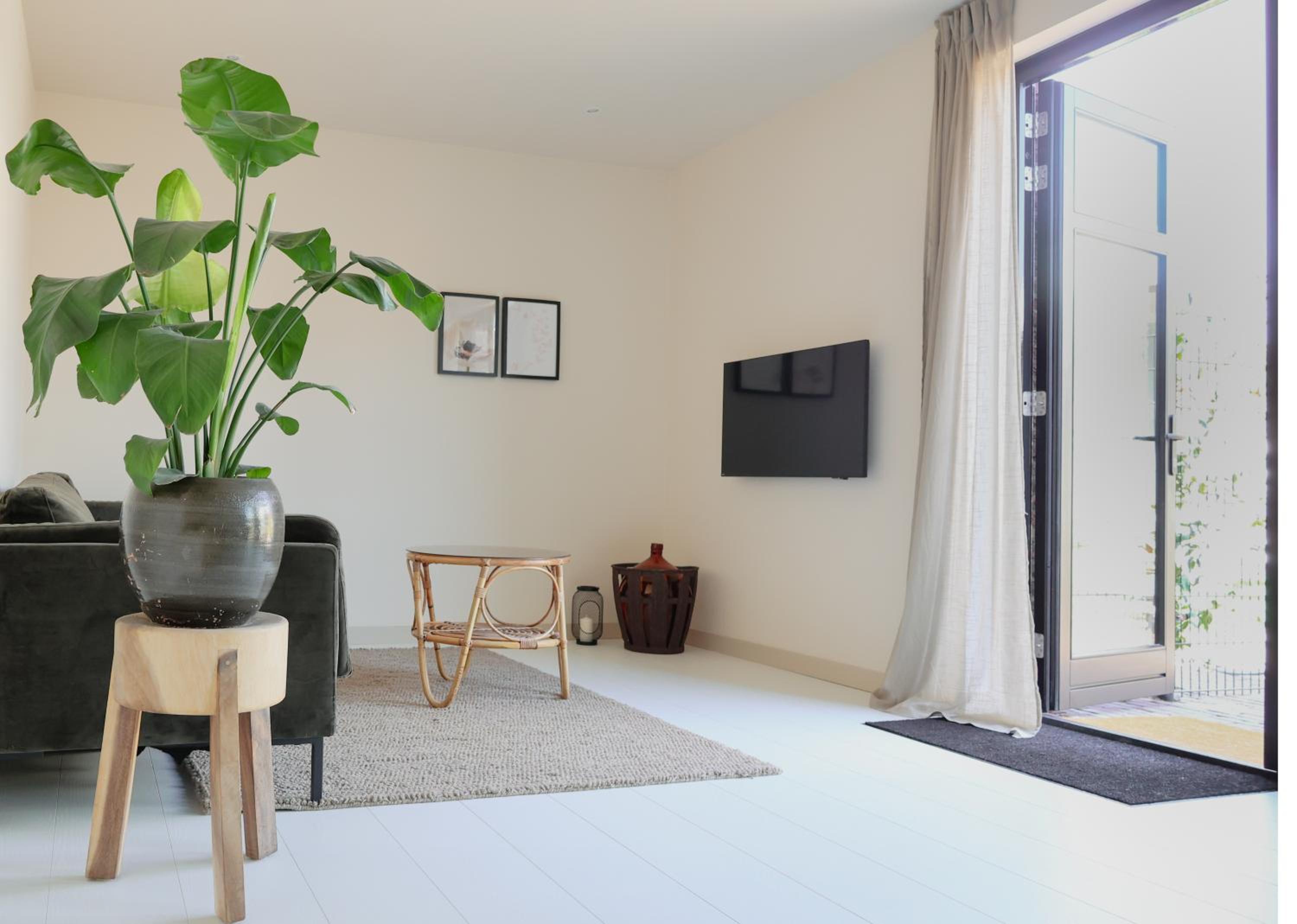 One-Bedroom House photo 1