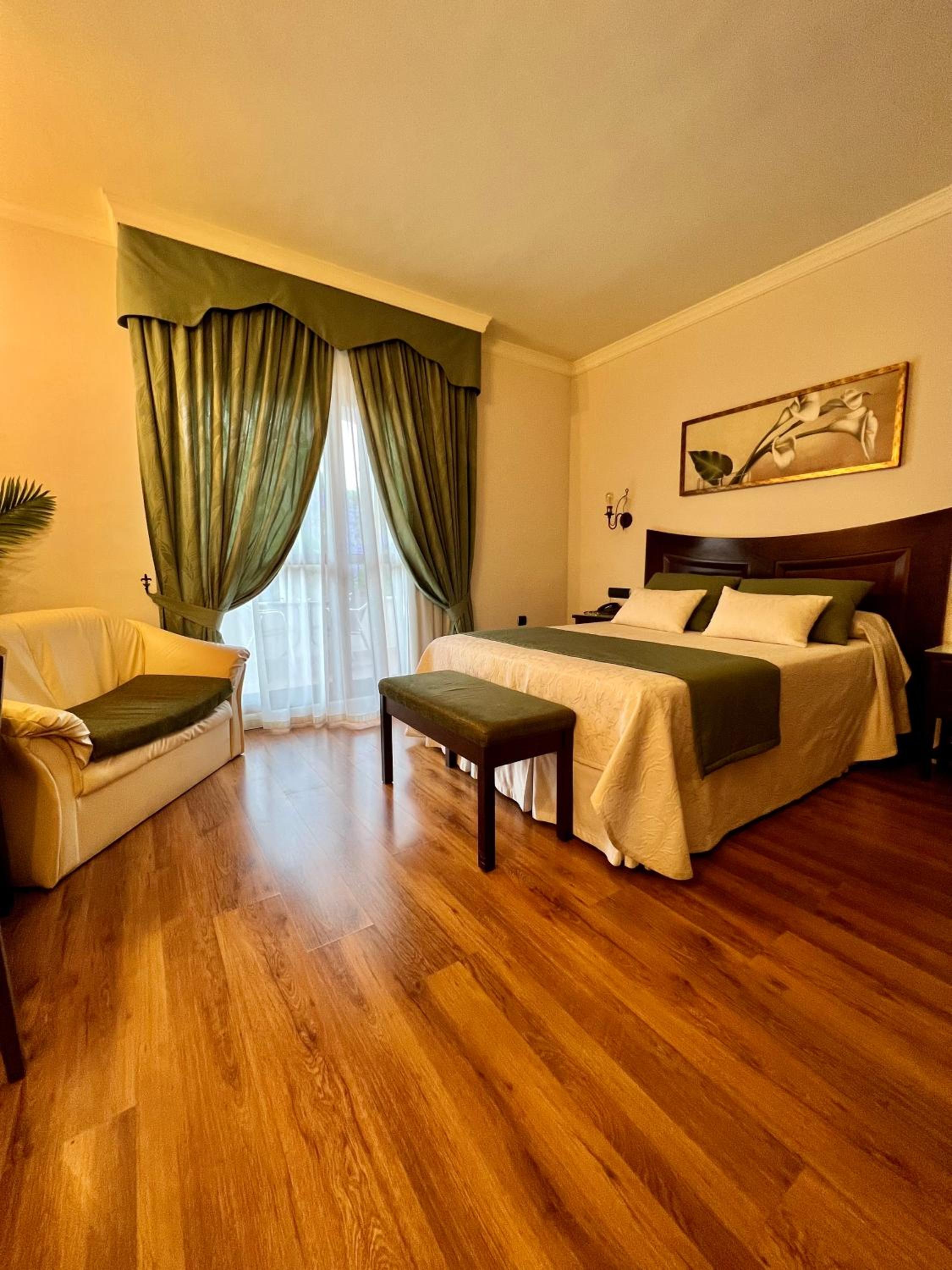 Double or Twin Room - Photo 2