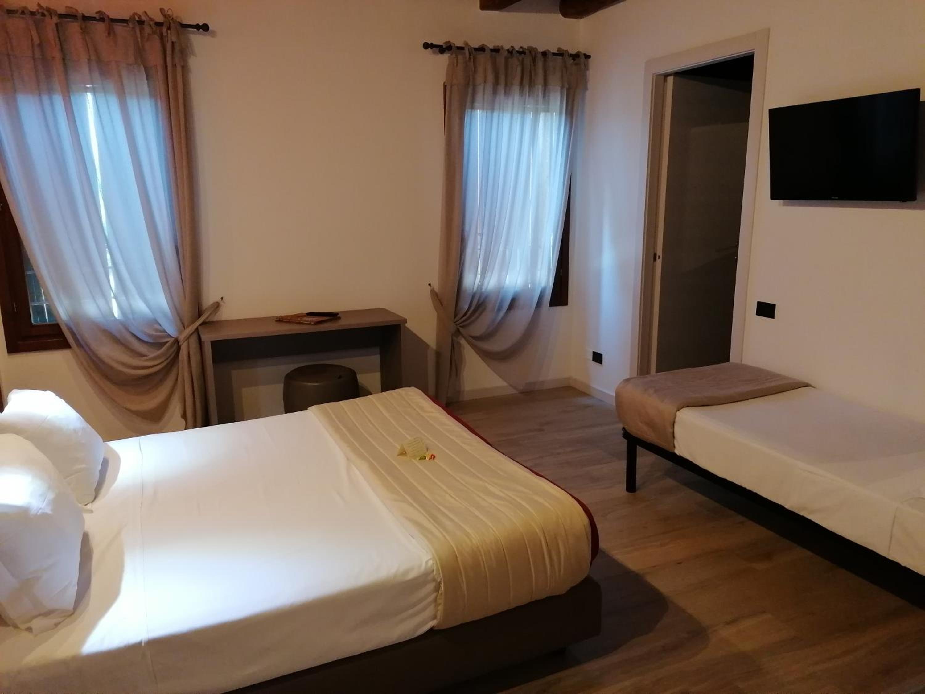 Double Room with Extra Bed - Photo 4