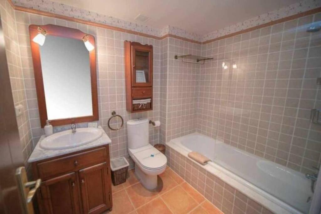 Three-Bedroom Apartment photo 2